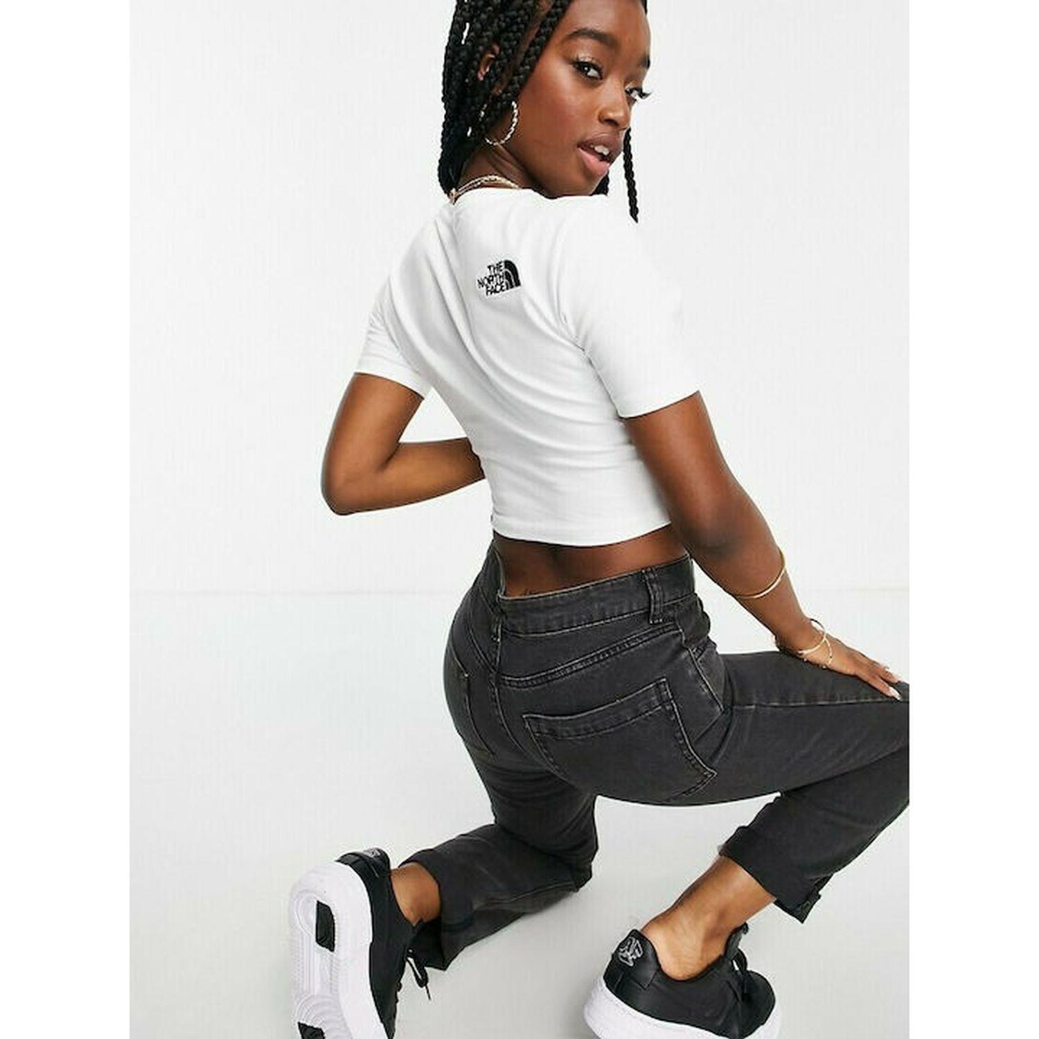 The North Face Kadın ESSENTIAL CROPPED SLEEVE Tişört NF0A55AOFN41