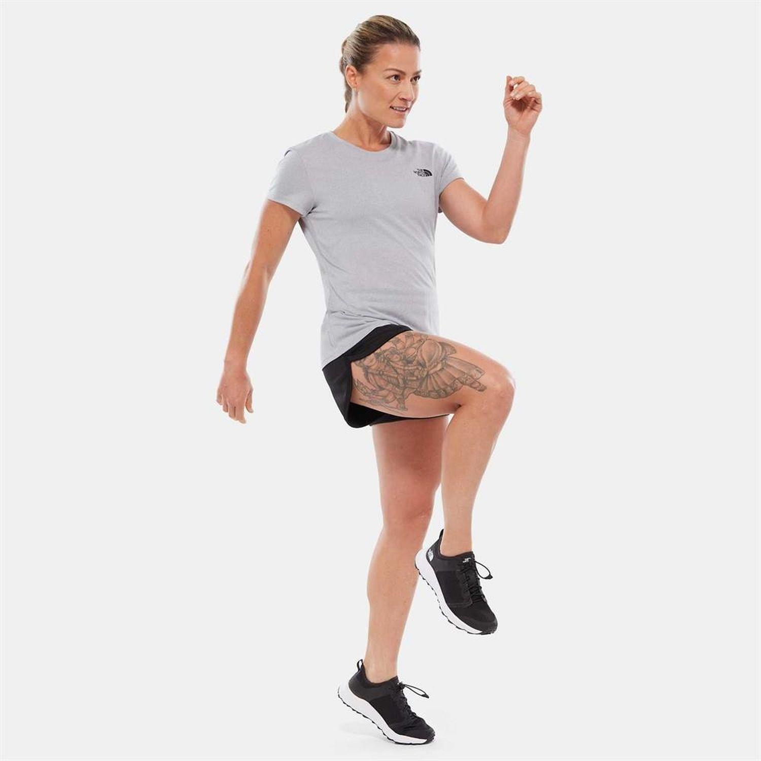 The North Face W REAXION AMP CREW - EU  Kadın T-Shirt  NF00CE0TDYX1