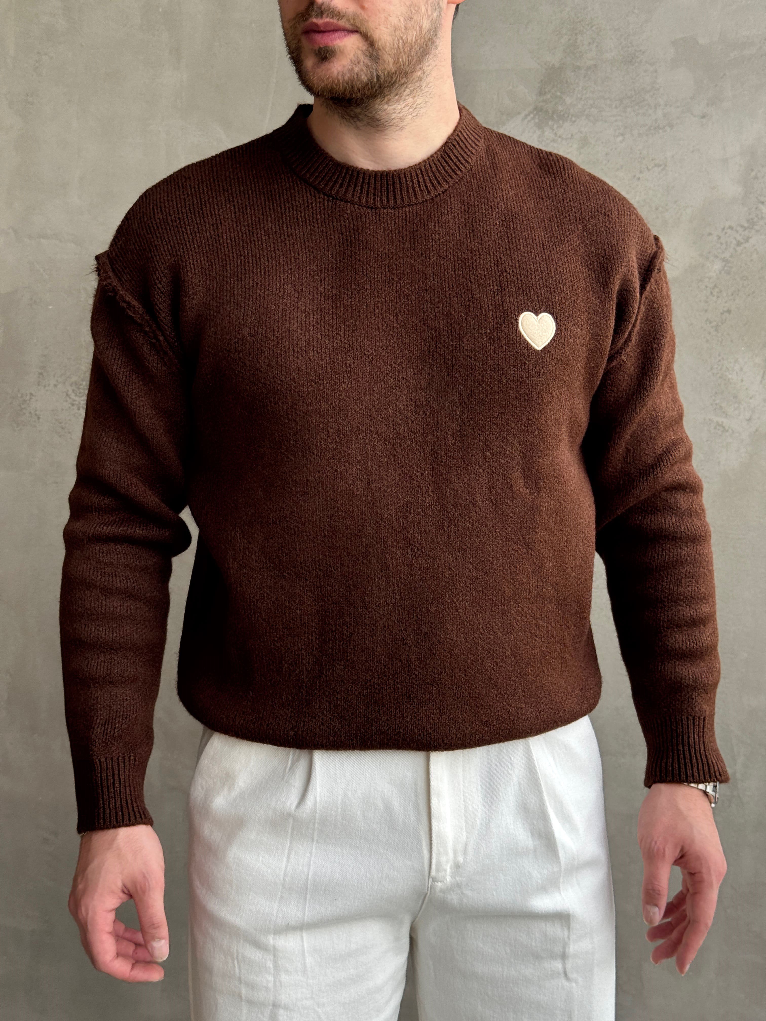 Erkek Trend Model Oversize Kalıp Pis Dikişli Kalp Nakışlı Triko Kazak-Kahverengi(E1851)Ketench