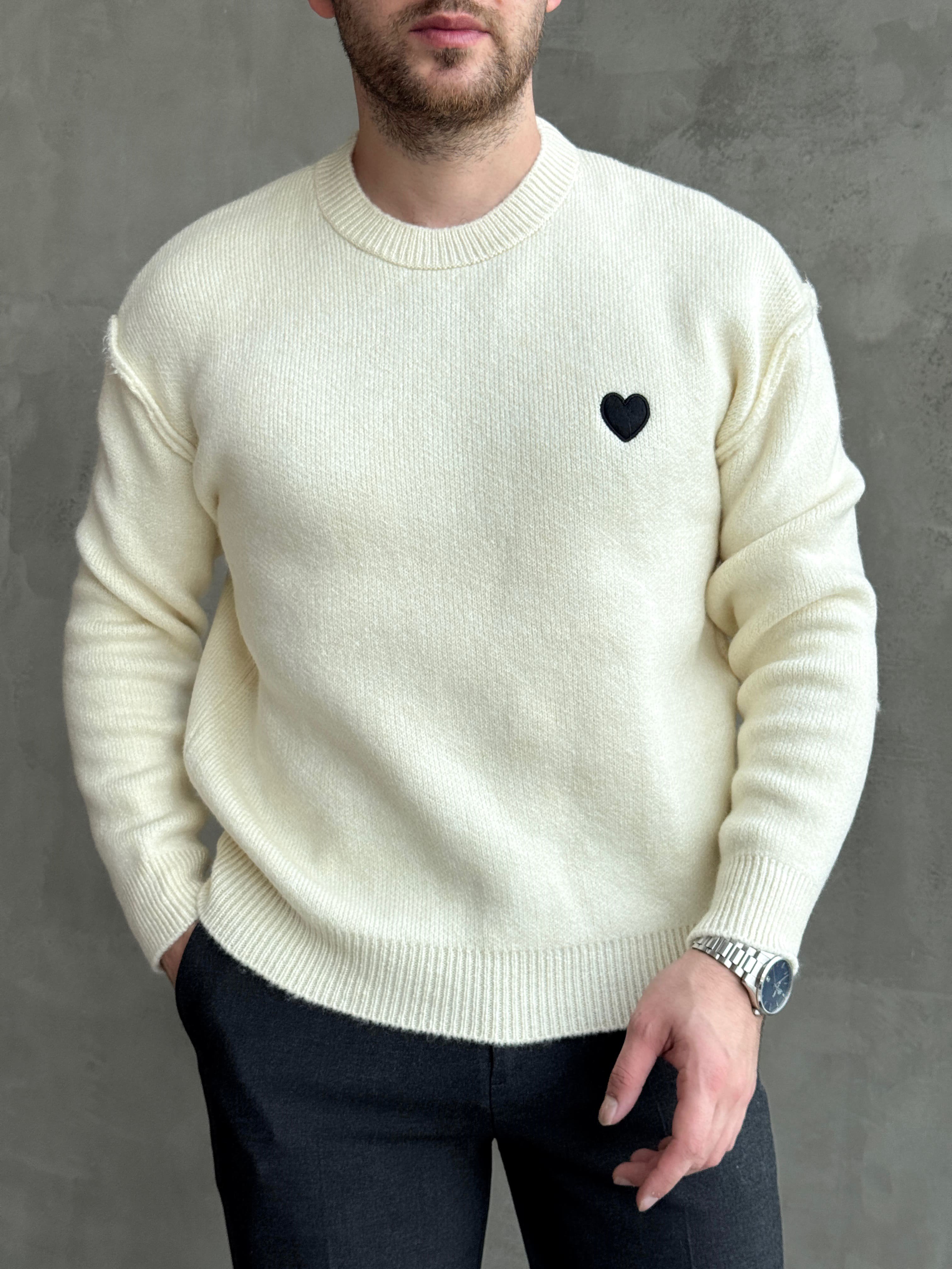 Erkek Trend Model Oversize Kalıp Pis Dikişli Kalp Nakışlı Triko Kazak-Ekru(E1851)Ketench