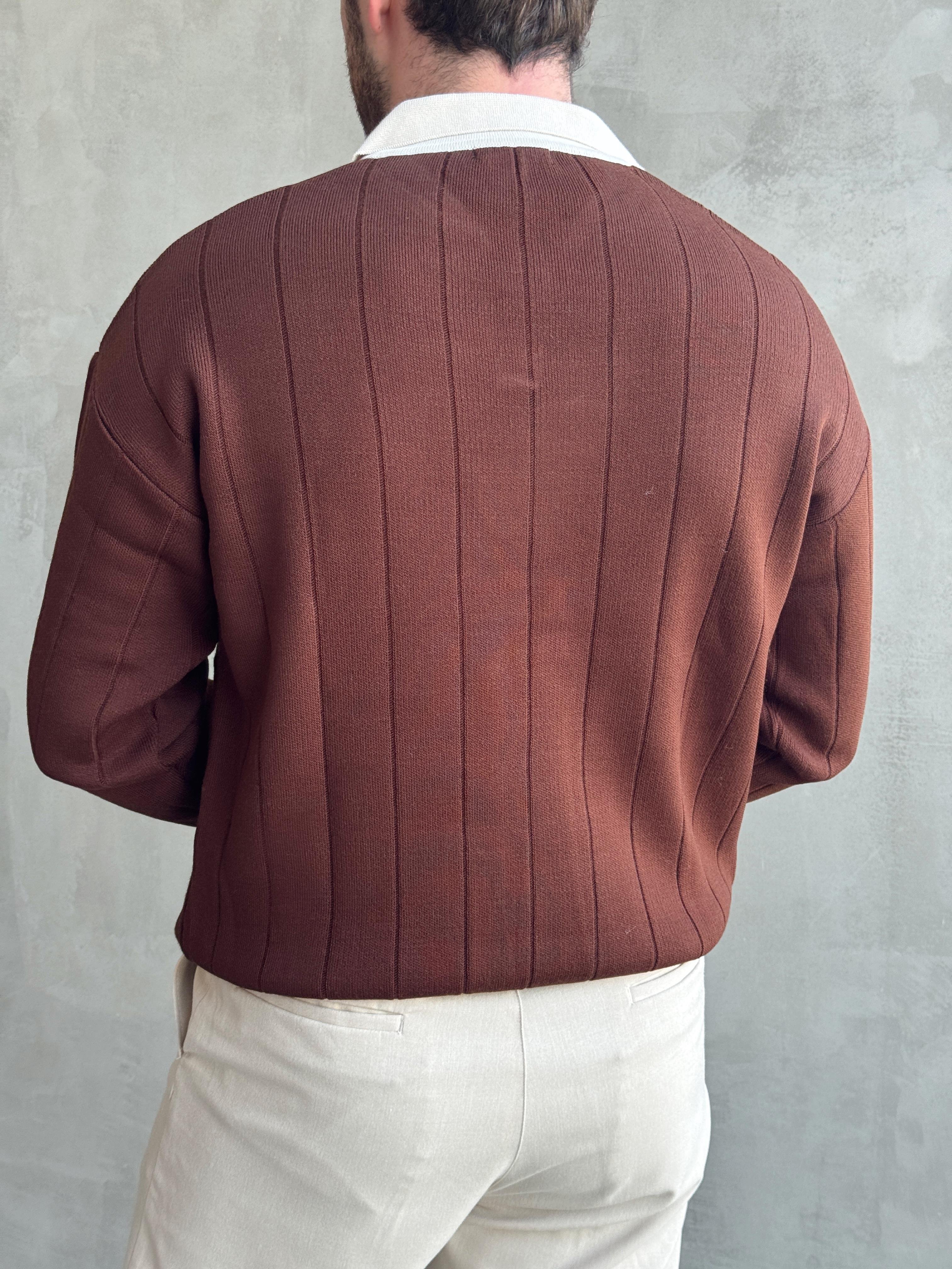 Erkek Zamansız Stil Oversize Kalıp Nakış Detaylı Polo Yaka Triko Kazak-Kahverengi(E1560)Ketench