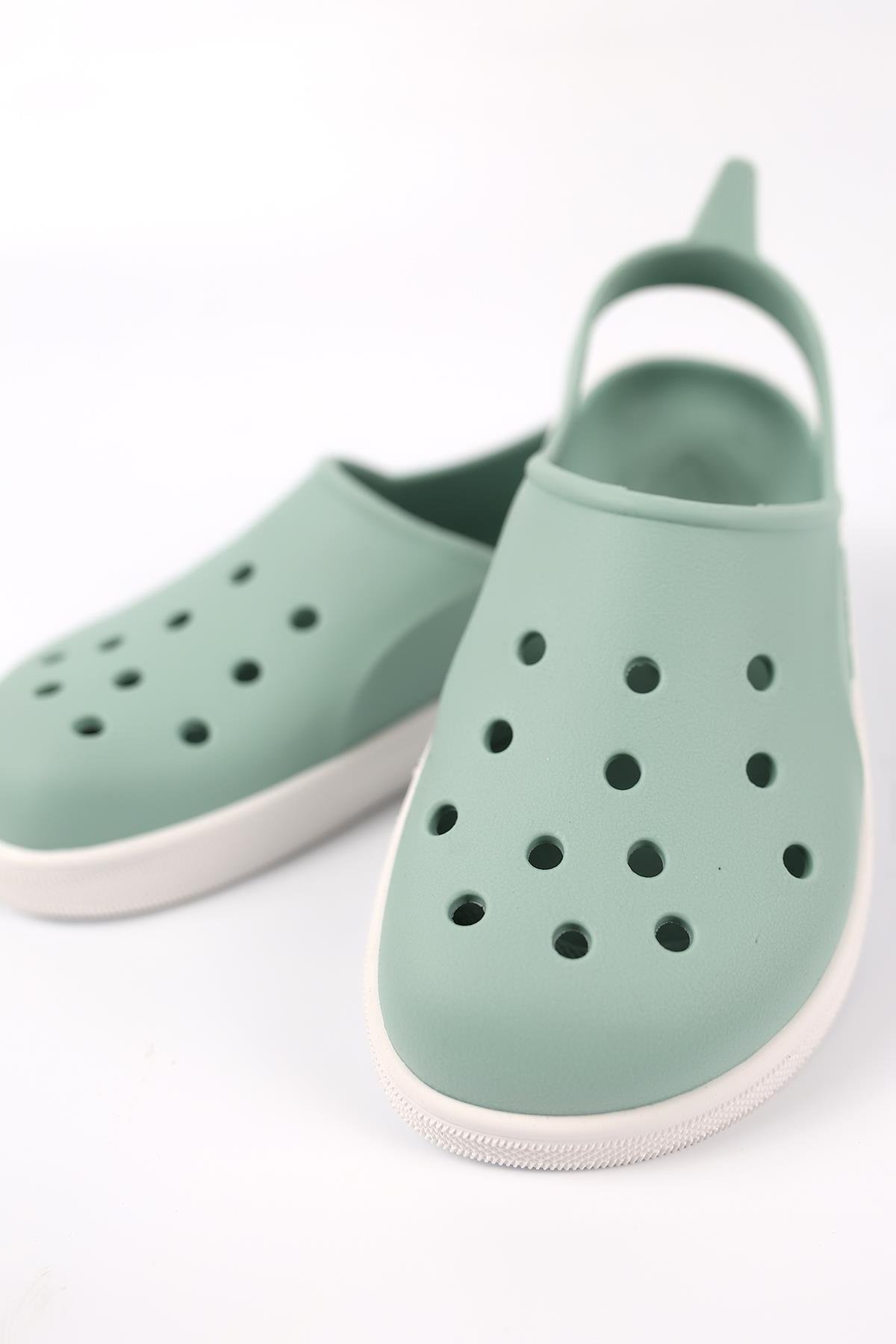 Cloggy-B 08-20-21 Boatilus Cloggy-B PastelGreen/White Çocuk Sandalet