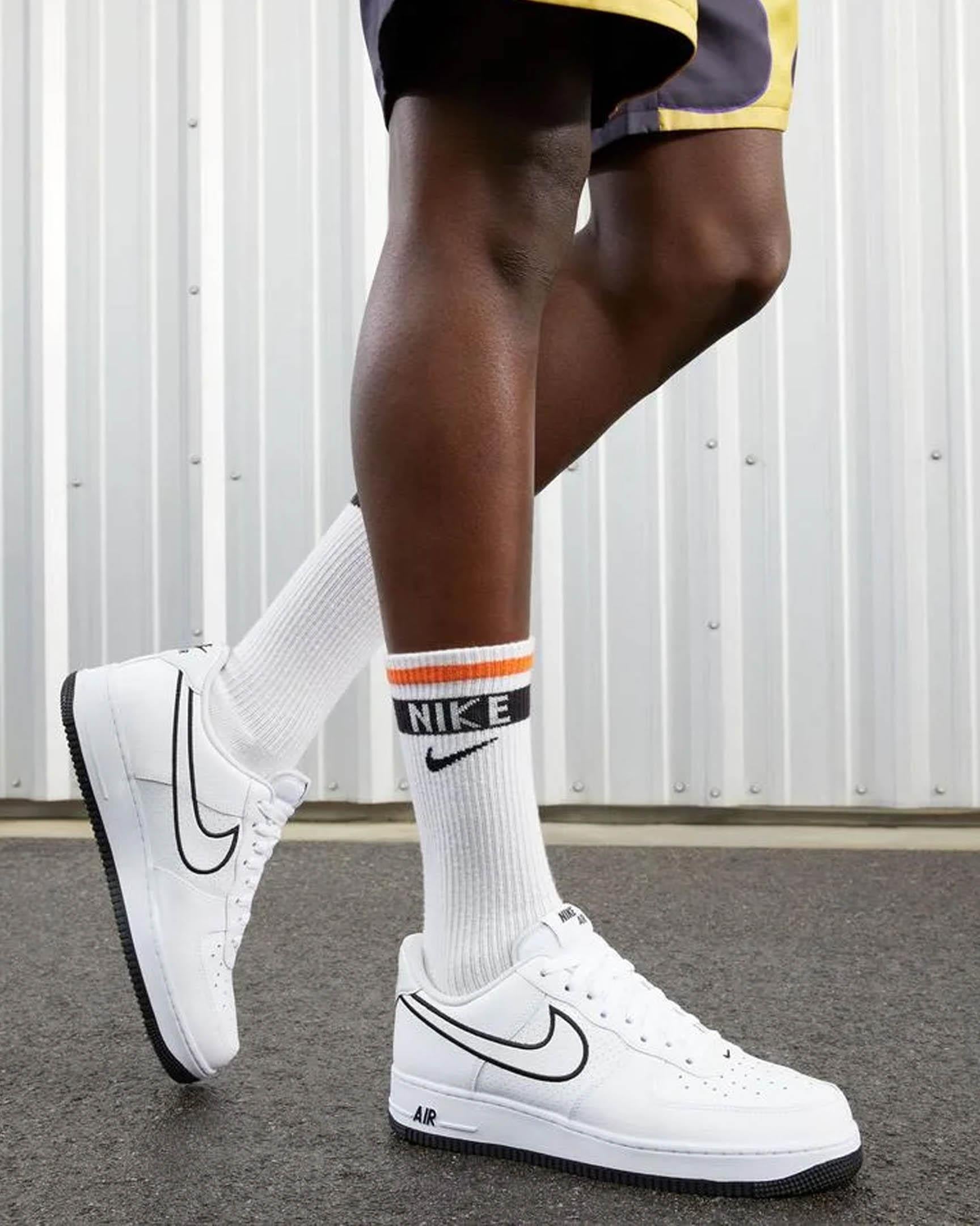 FJ4211-100-40 Nike Air Force 1 '07 Erkek Embroidered Swoosh Beyaz Günlük Ayakkabı