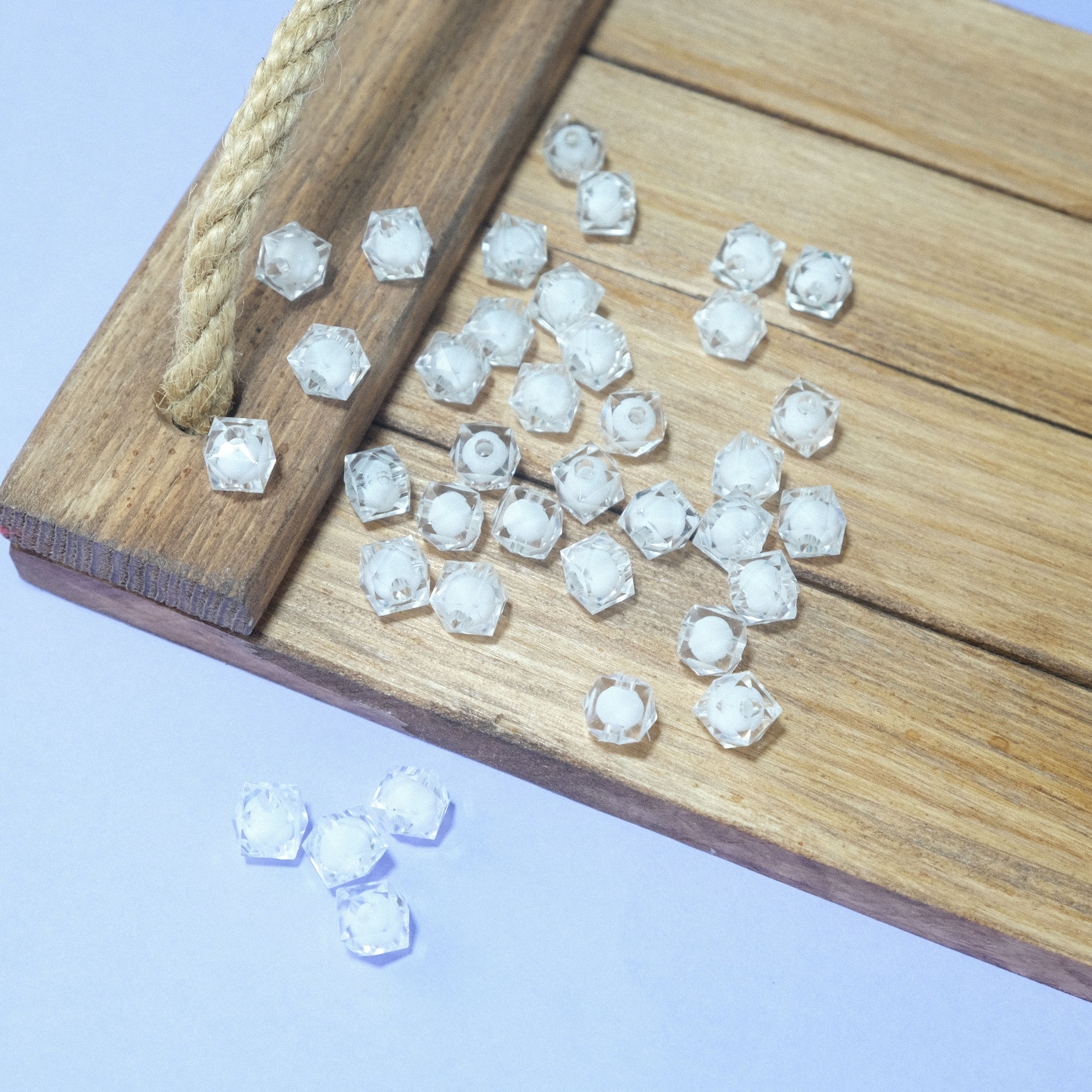 10 MM Beyaz İçi Boncuklu Akrilik Küp Model Kübik Boncuk Takı Çanta Yapım Boncuğu (500gr , ~1100 Adet)