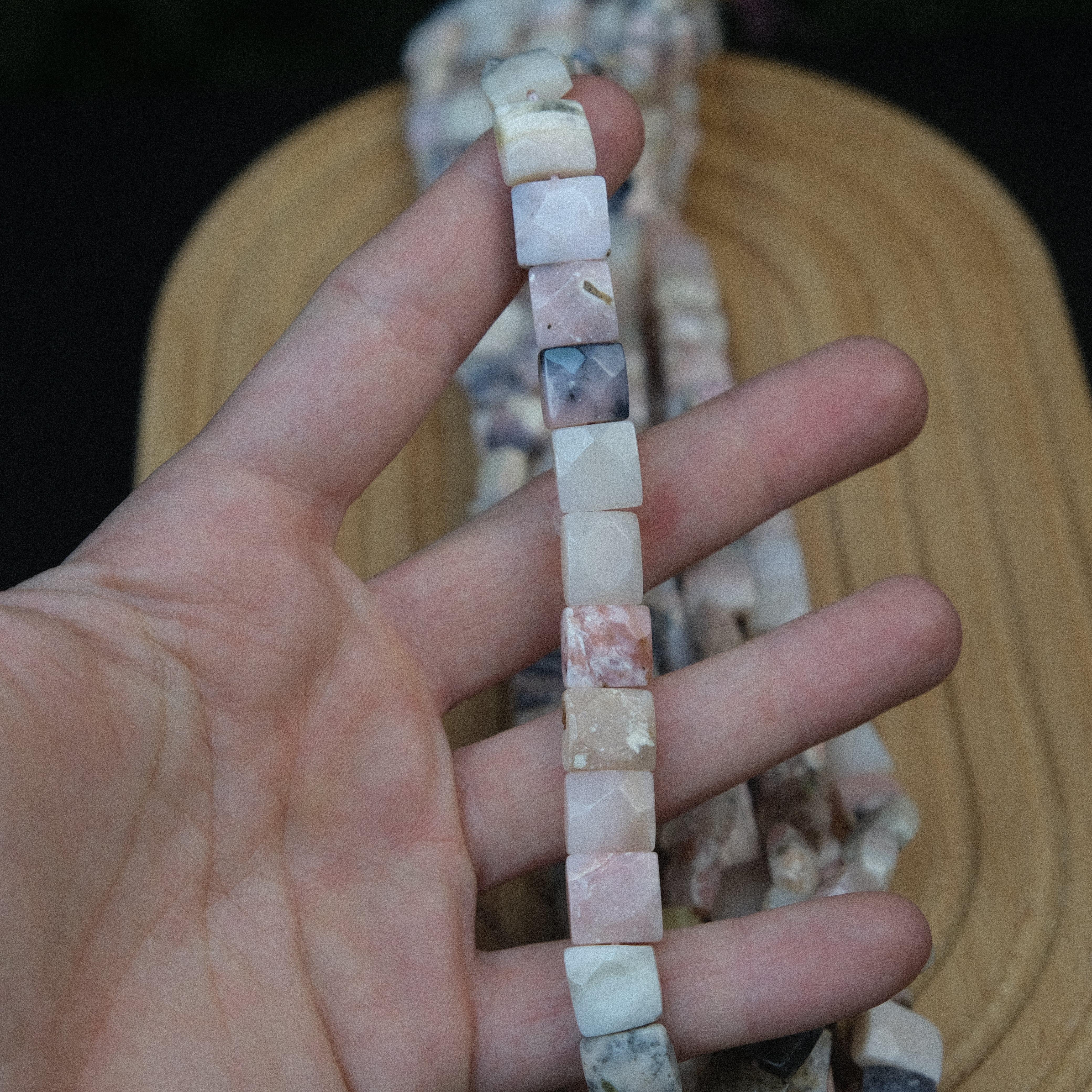 Doğal Pembe Opal Taşı Kare Kesim Pembe Opal 10 mm Fasetli Doğaltaş (1 Dizi - 40 Adet )