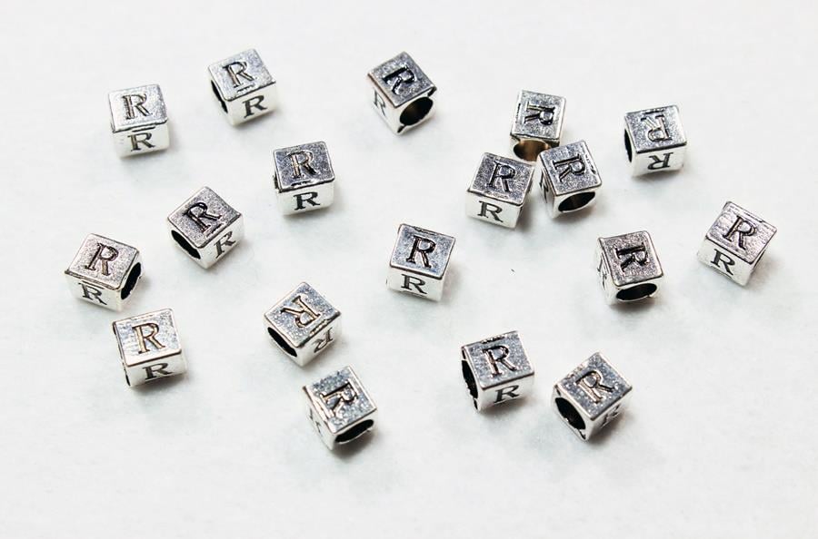 R Harfli Metal Zar Boncuk 