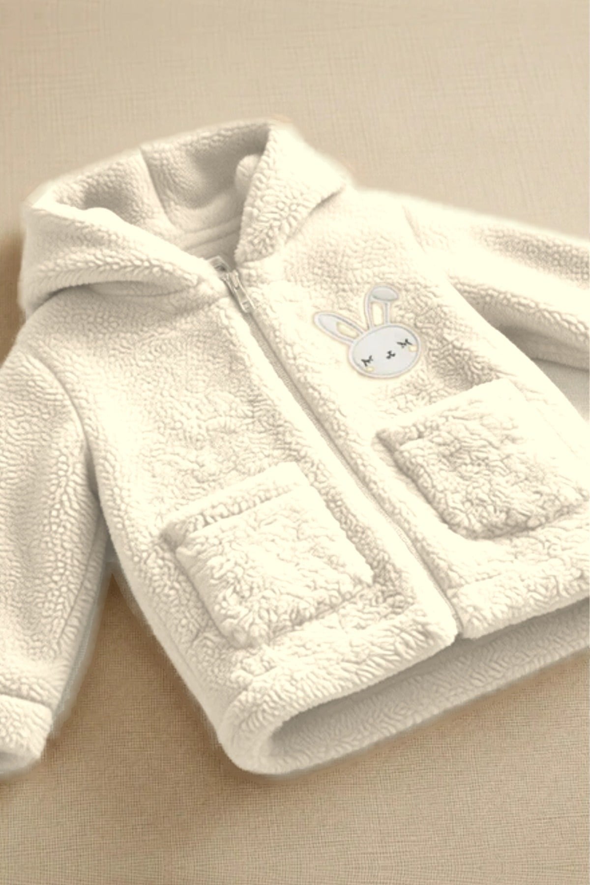 Kız Bebek Tavşan Nakışlı Fermuarlı Cepli Peluş Welsoft Kışlık Hırka - Beyaz