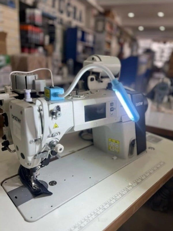 Makine Fişli Led Lamba Mor/Beyaz
