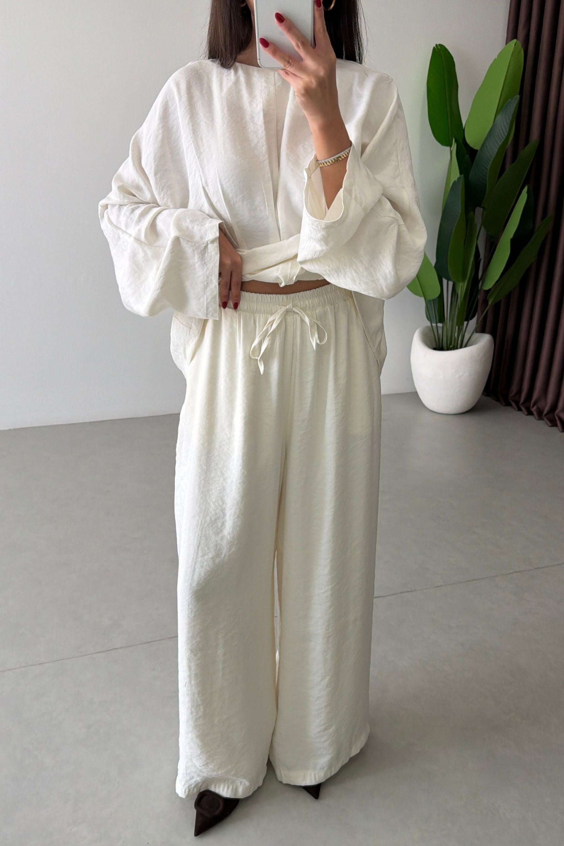 Brev Ekru Pileli Bağlama Detay Takım