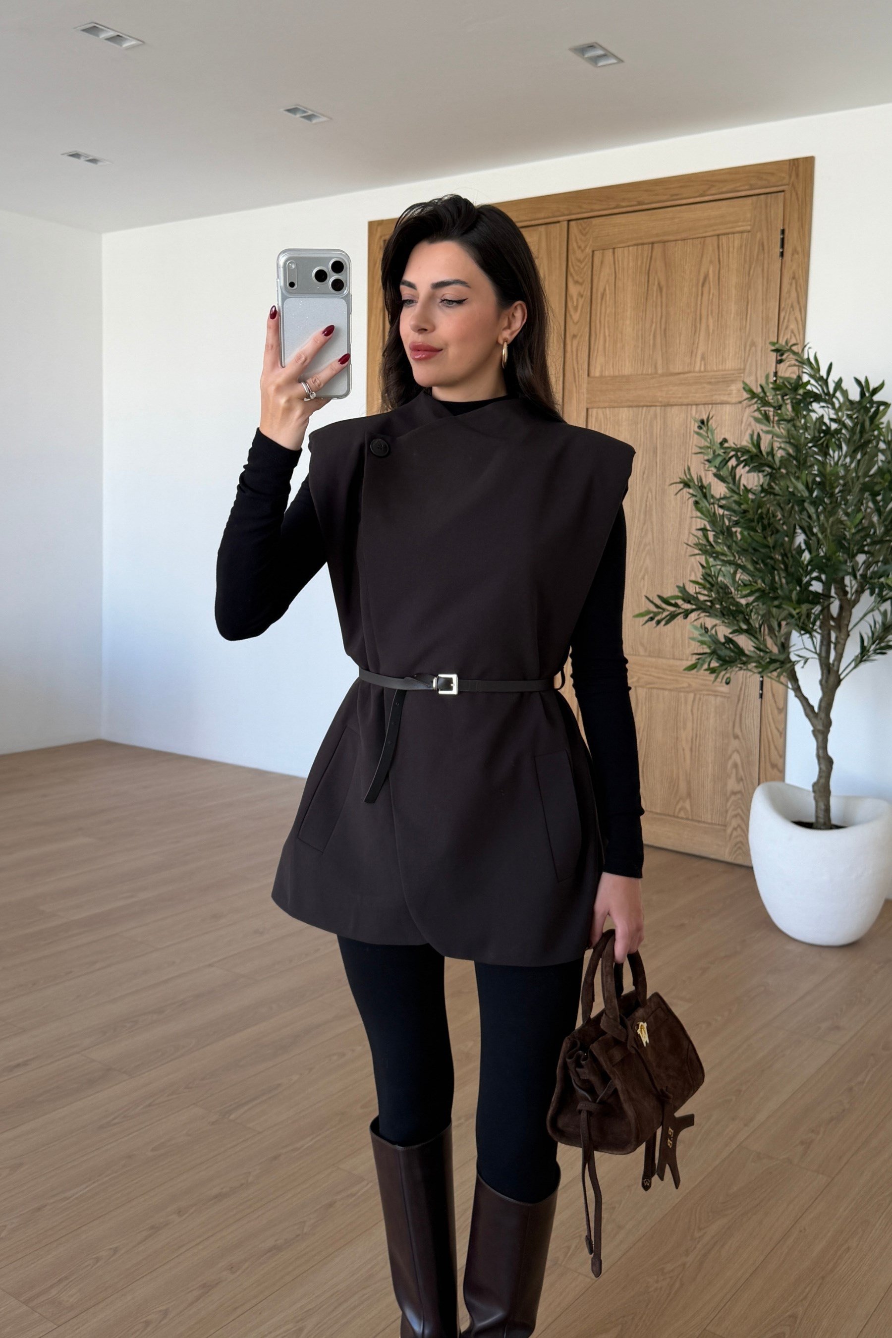 Mara Kahve Vatkalı Kemerli Asimetrik Yelek
