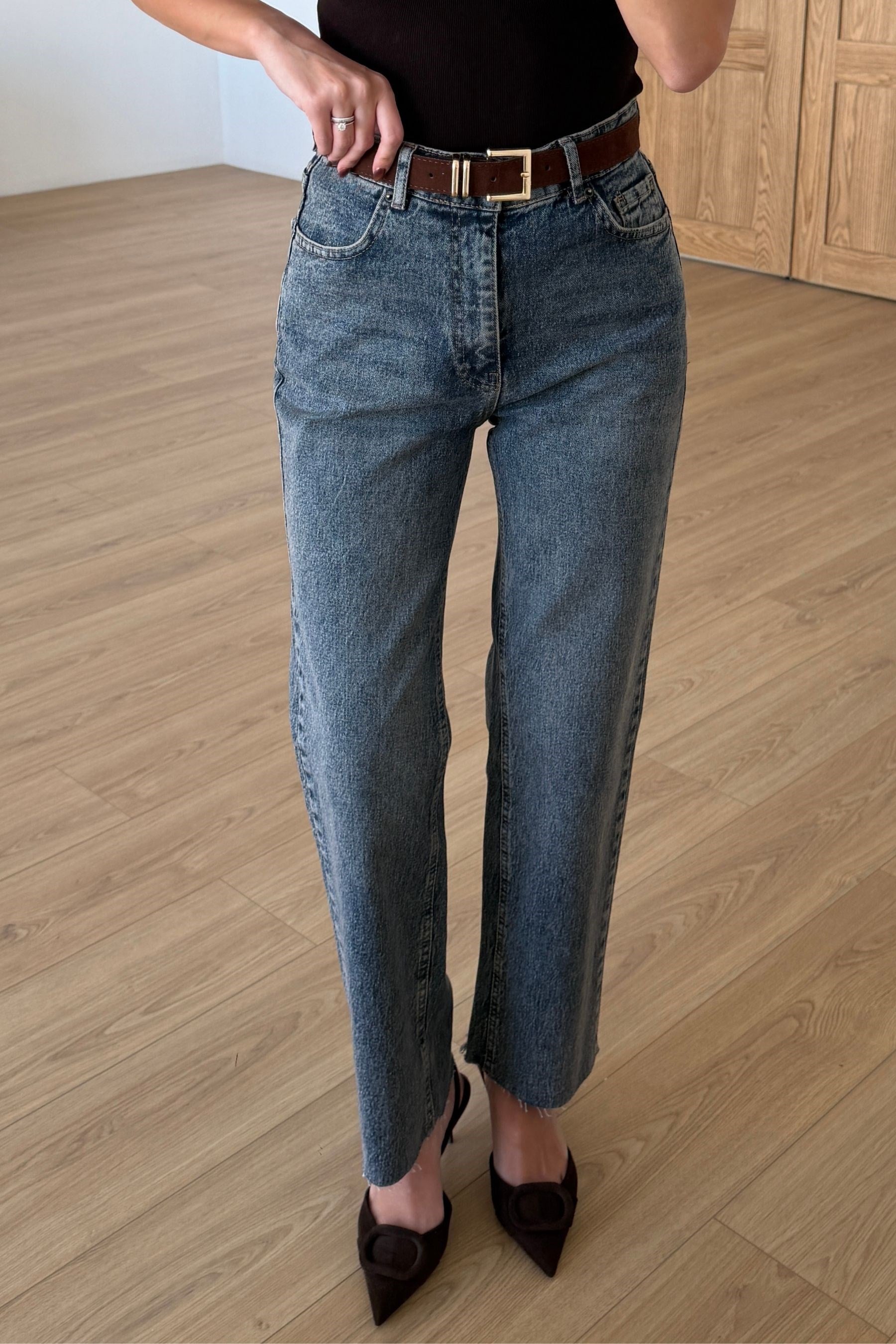 Metis Mavi Tintli Kemerli Straight Fit Jean