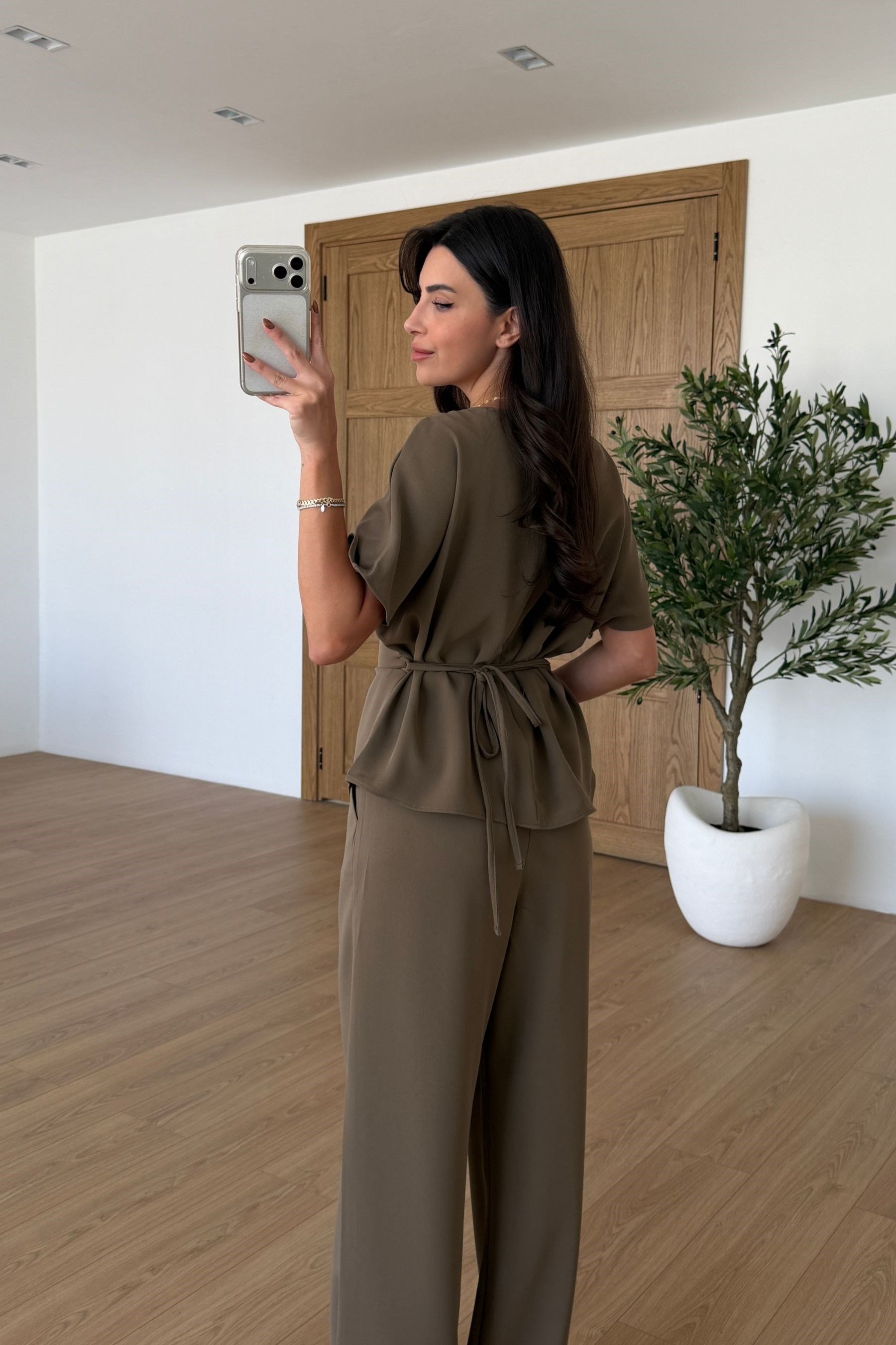 Olivia Haki Belden Oturtmalı Krep Kumaş Takım