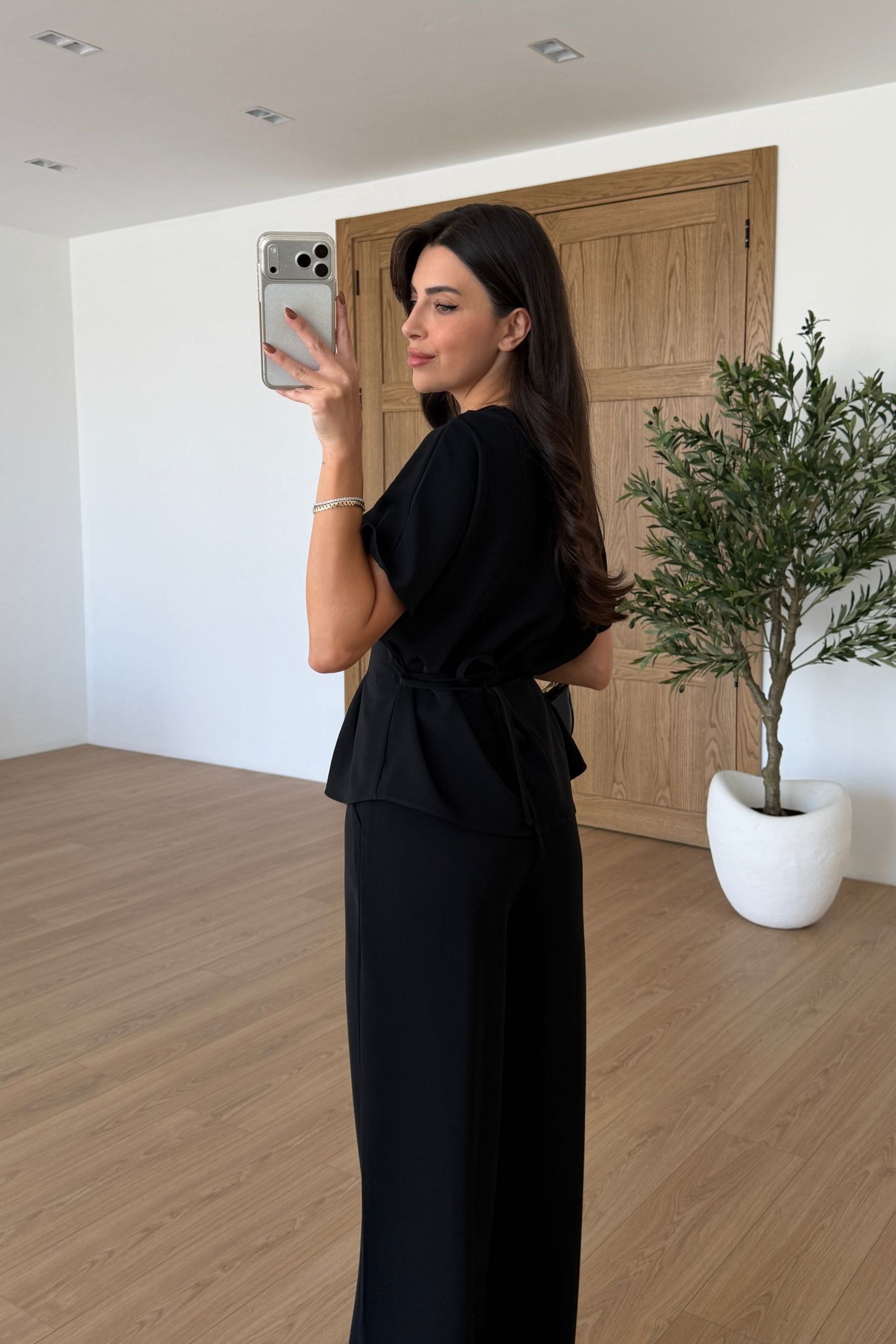 Olivia Siyah Belden Oturtmalı Krep Kumaş Takım