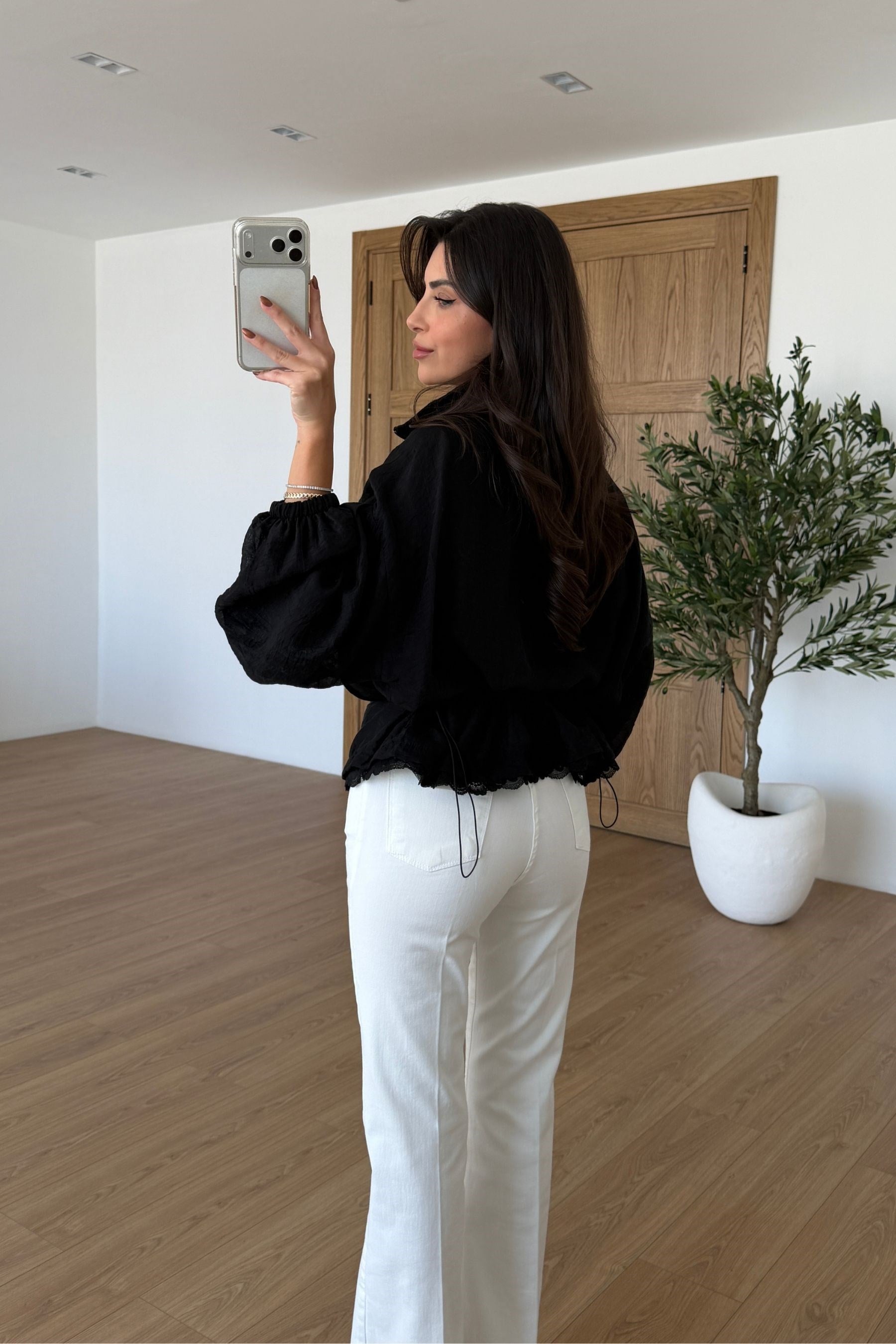Sandra Siyah Dantelli İşlemeli Tasarım Ceket