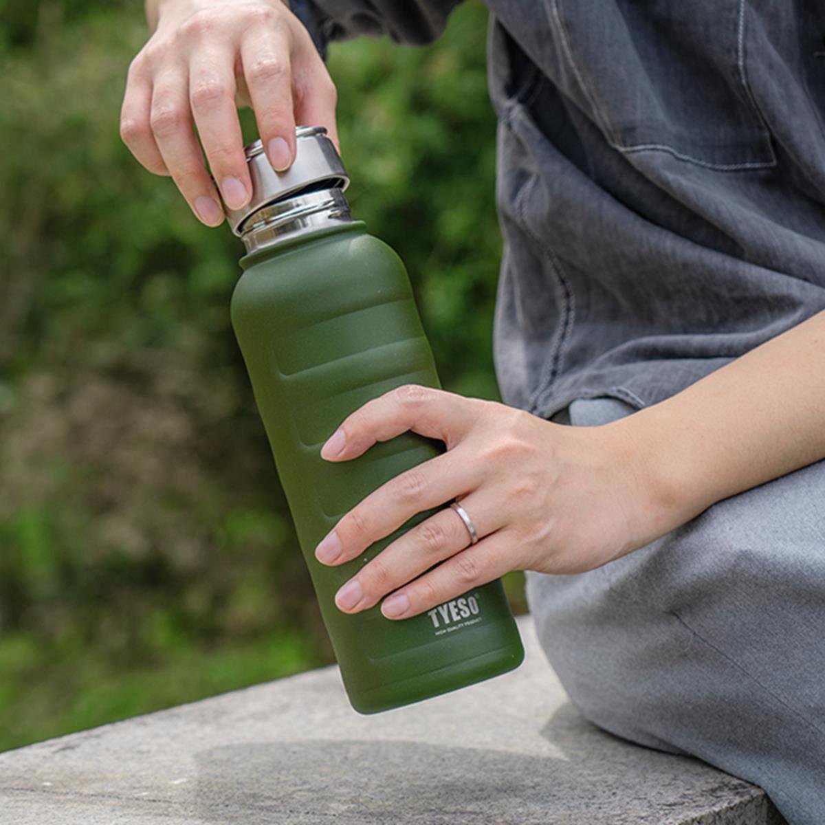 Tyeso Drum Vakumlu Paslanmaz Çelik Taşıma Kulplu Sarı Termos, 1000 ml