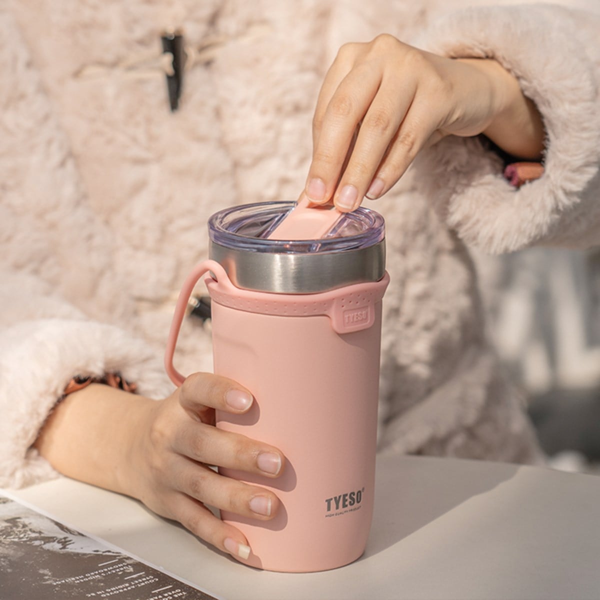 Tyeso Soulmate Tumbler Vakumlu Paslanmaz Çelik Silikon Askı Pembe Termos, 710 ml