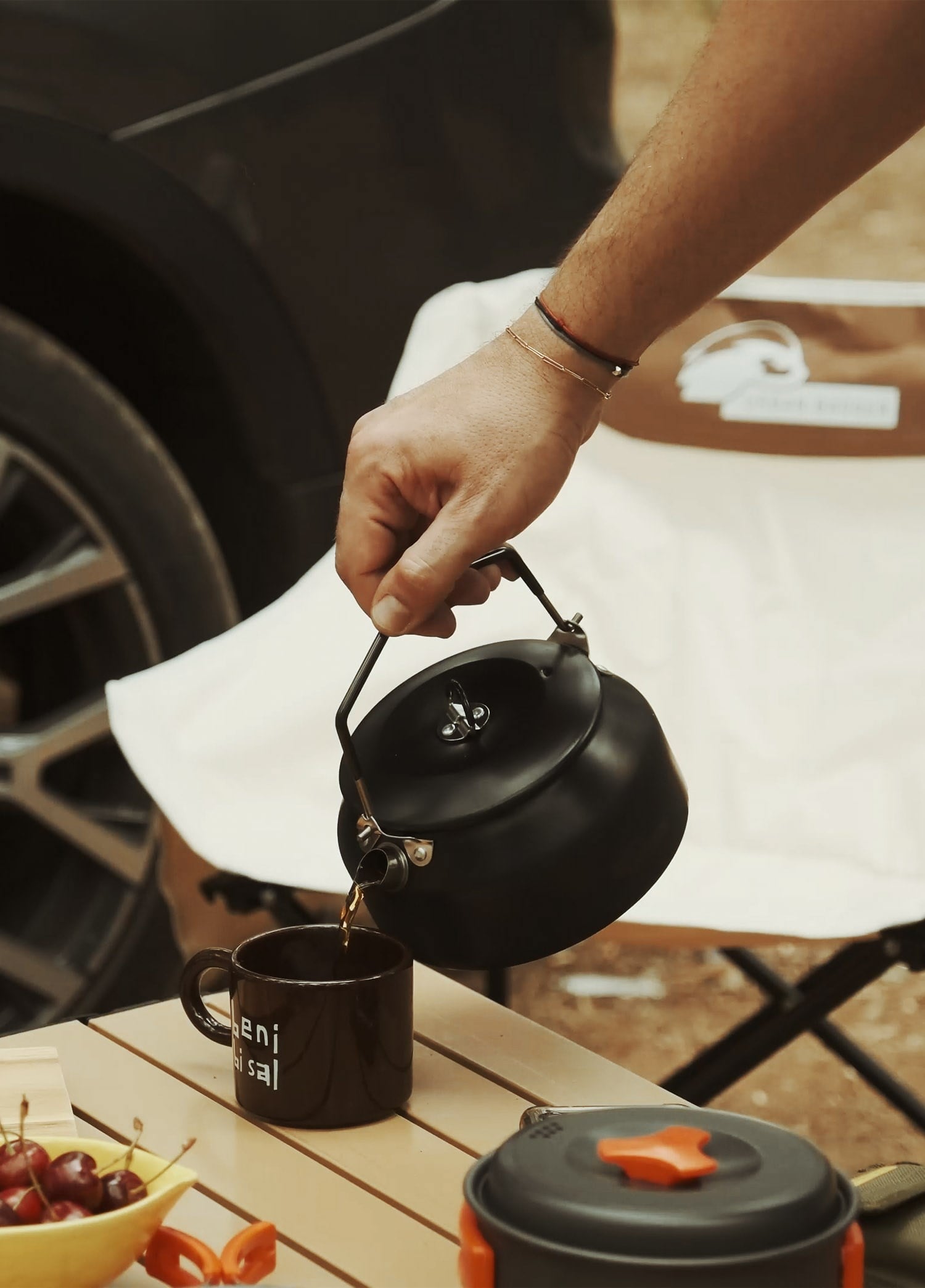 Urban Badger Balbal 1 Litre Siyah Renkli Kamp Çaydanlık