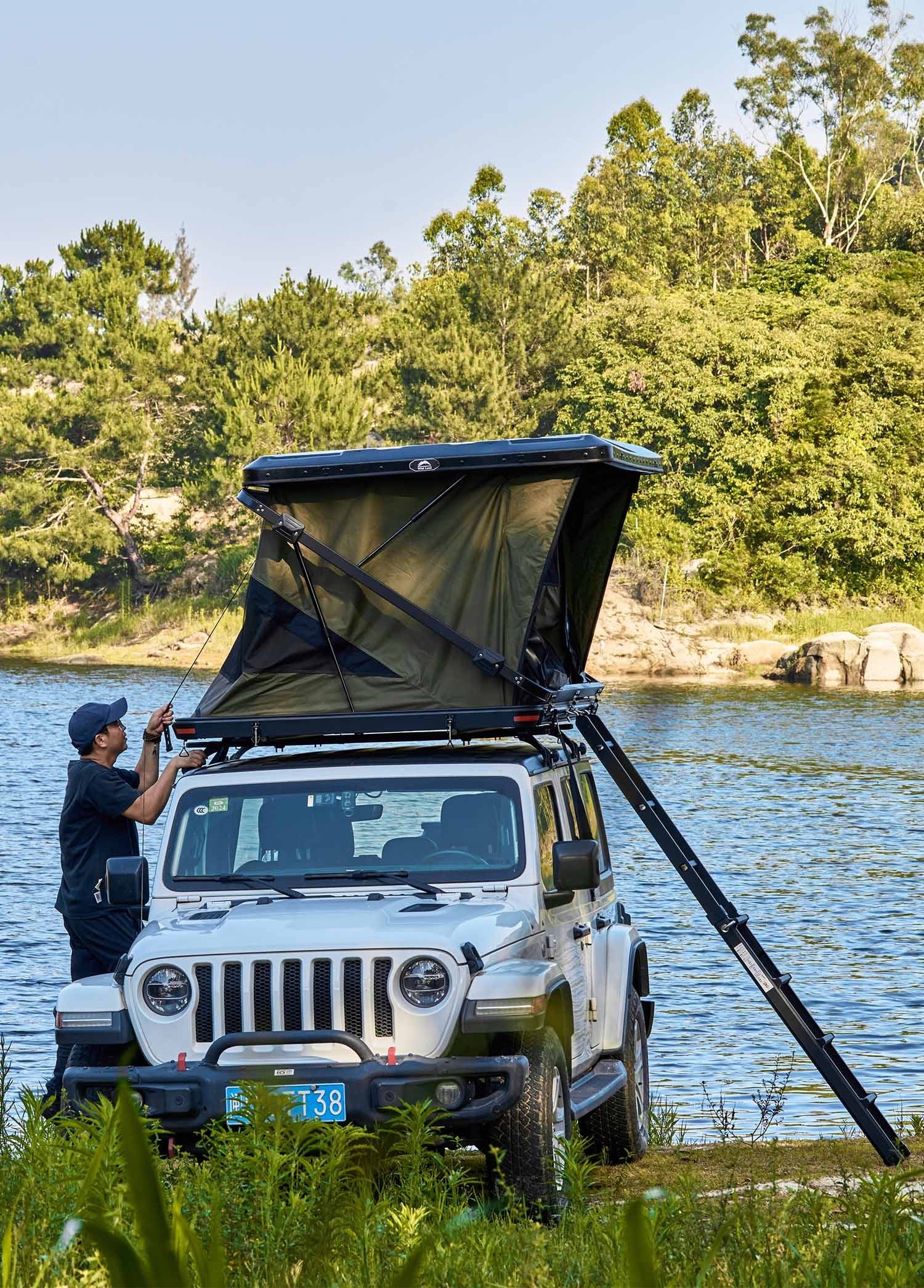 Wild Land Adventure Cruiser Pro Kolay Kurulum & Katlama Sistemiyle Sert Kabuklu 2-3 Kişilik Alüminyum Araç Üstü Çadır