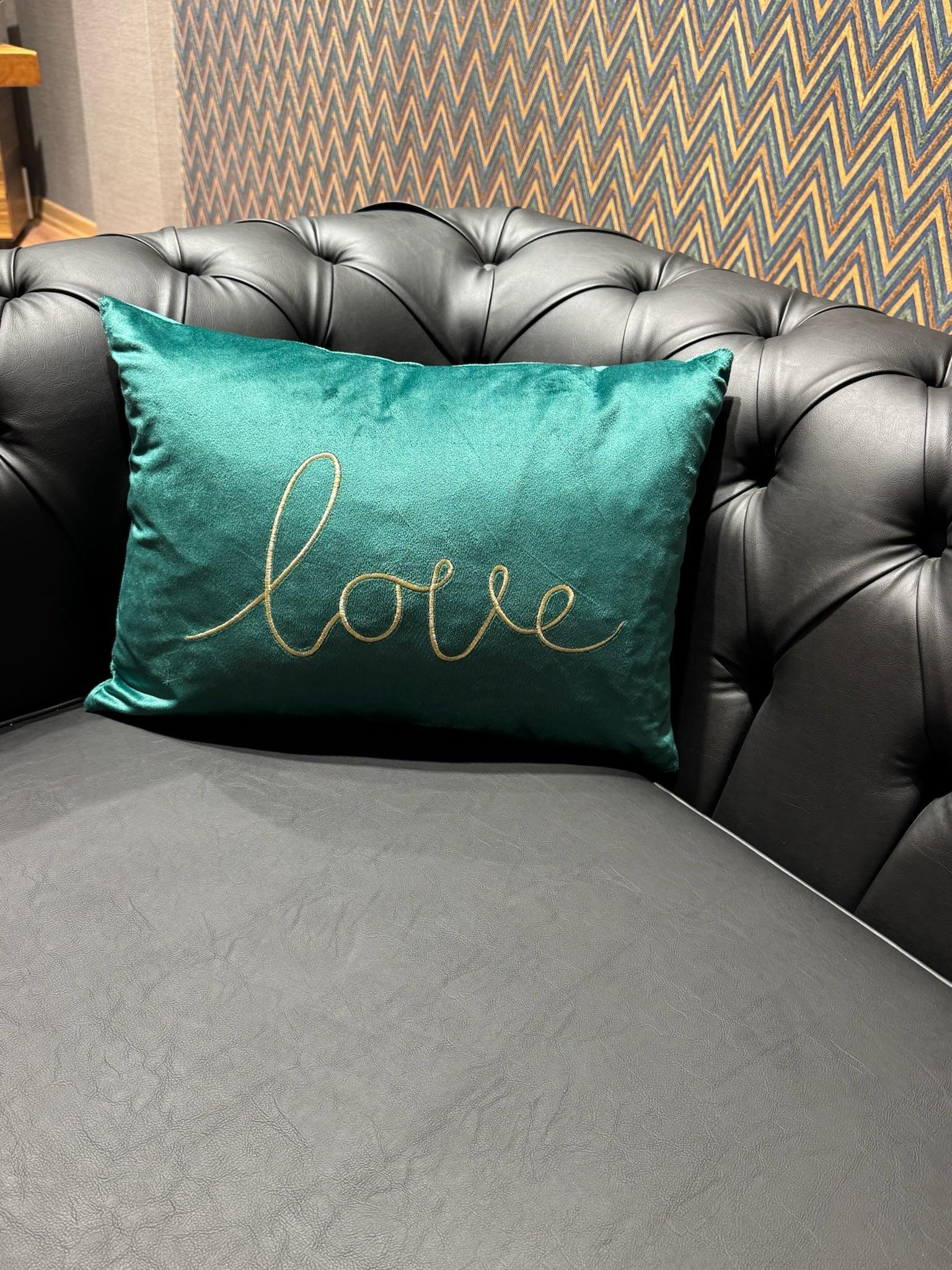 Love İşlemeli Kırlent Kılıfı Yeşil 35x50