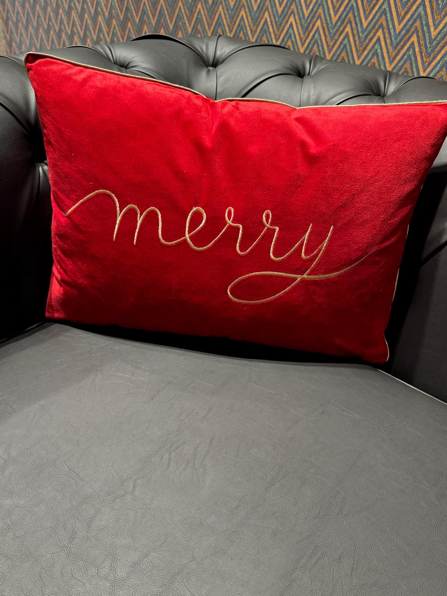 Merry İşlemeli Kırlent Kılıfı Kırmızı