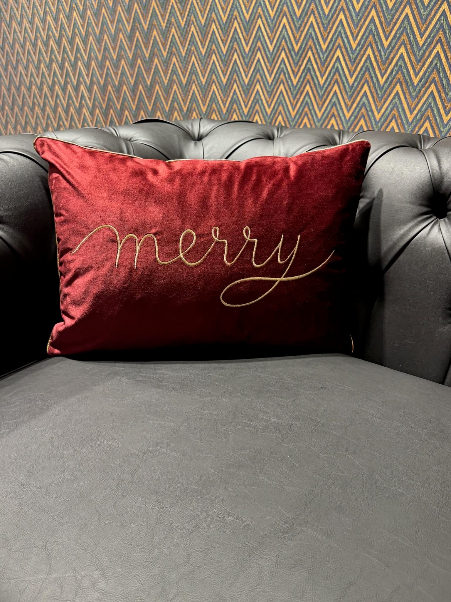 Merry İşlemeli Kırlent Kılıfı Kırmızı