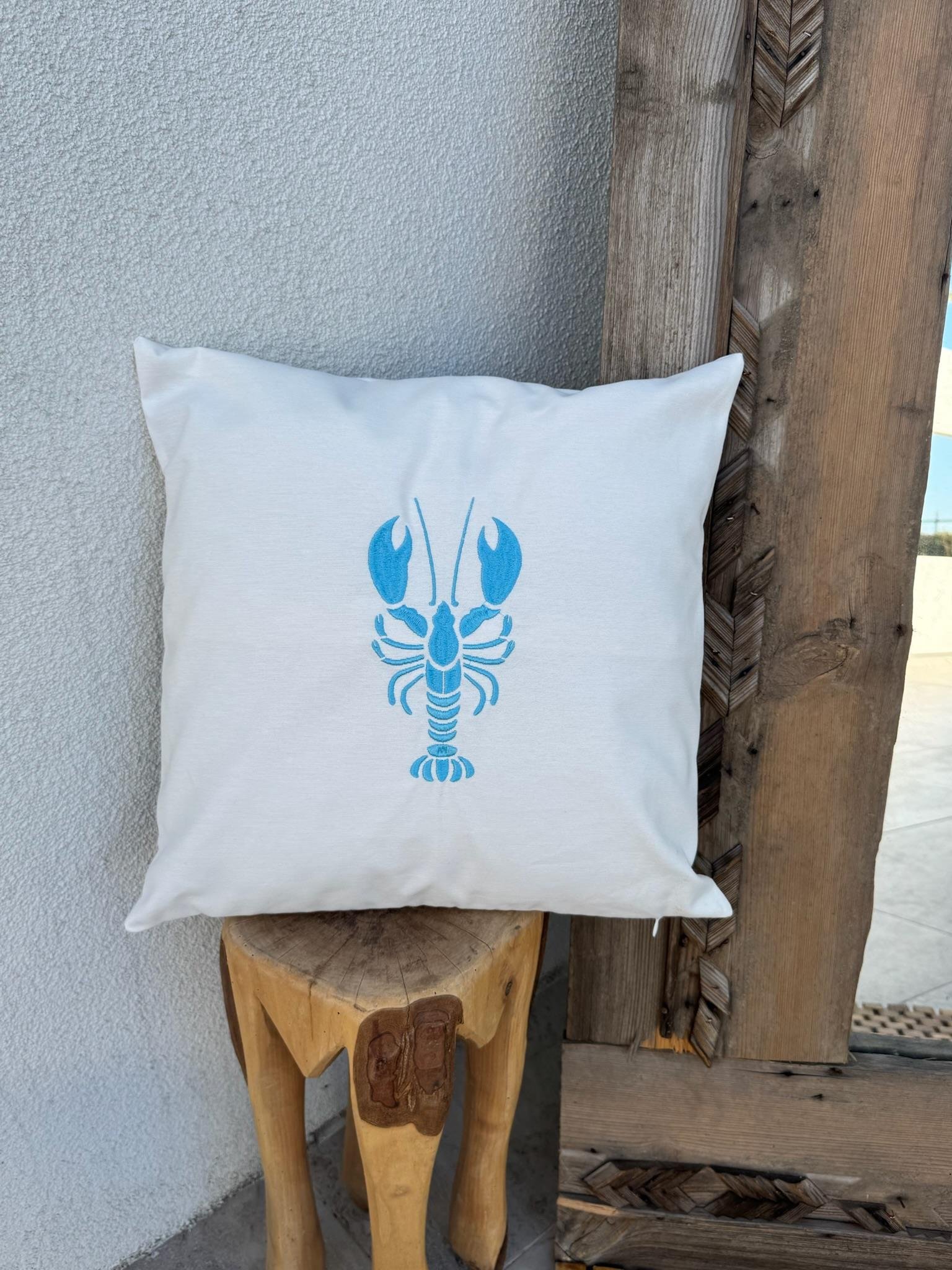 Re Marine Istakoz Nakışlı Kırlent Kılıfı  Beyaz - Mavi