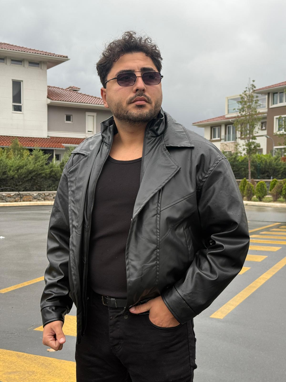 Kruvaze Görünüm Fermuarlı Kapama Deri Ceket