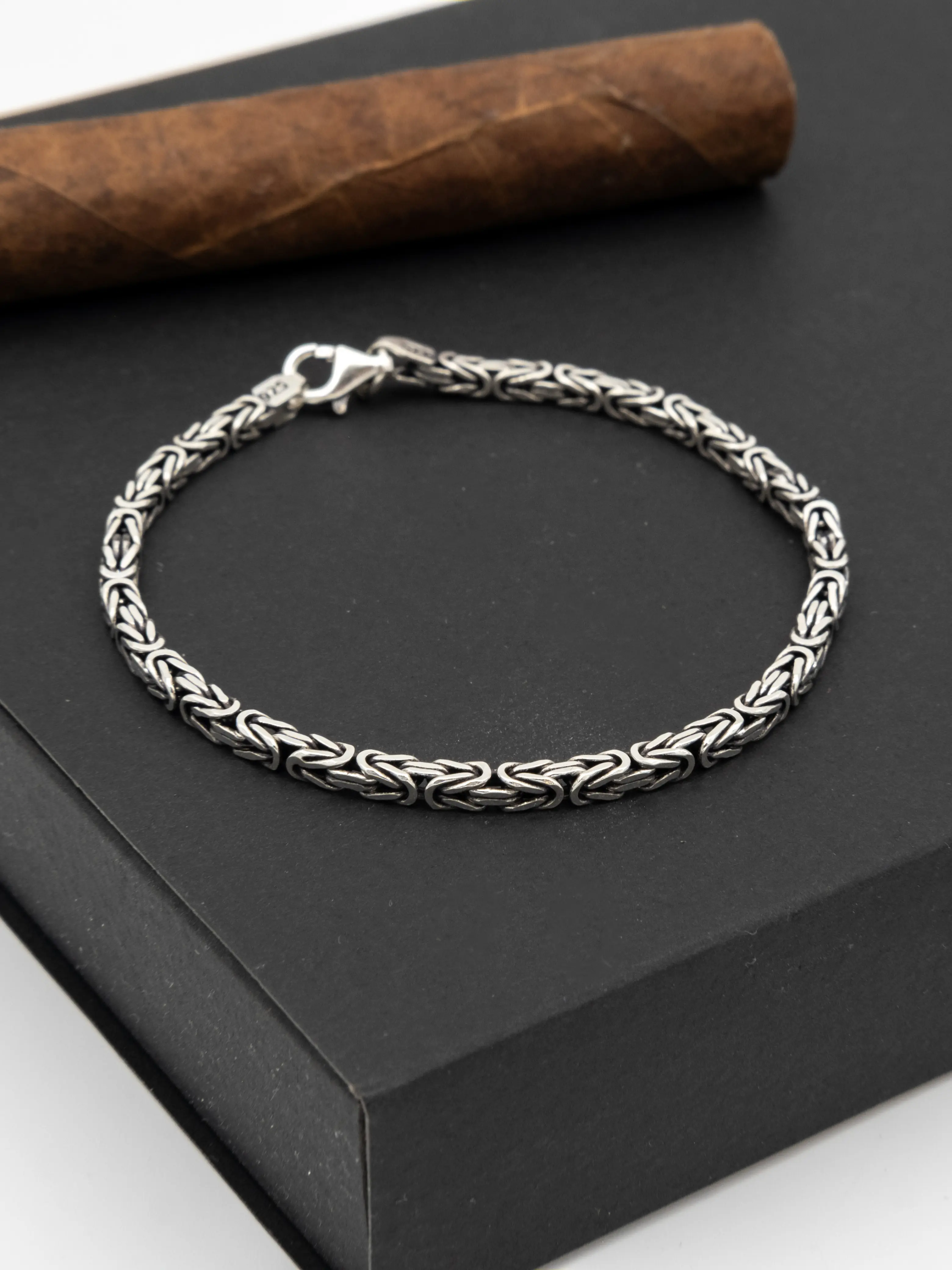 Kare Model Kral Bileklik