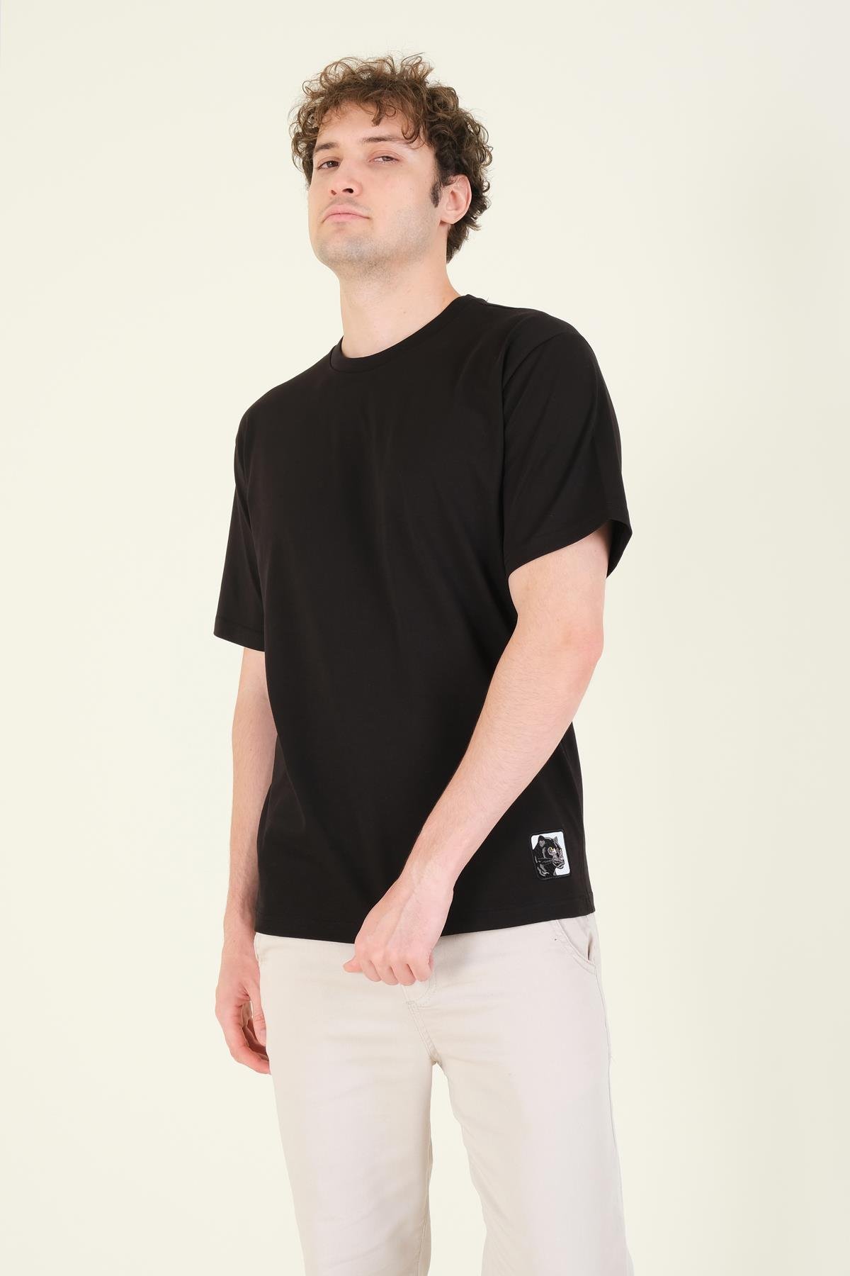 Erkek Sıfır Yaka Oversize Nakışlı T-Shirt Siyah