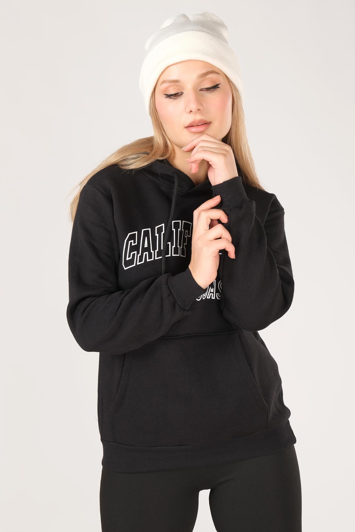 Kadın California Baskılı Kanguru Cep Kapuşonlu Sweatshirt Siyah