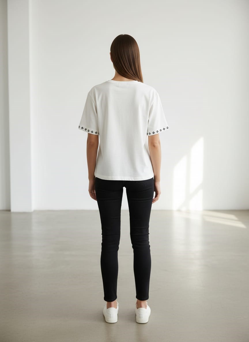 Kadın Çiçek Nakışlı Tshirt Beyaz
