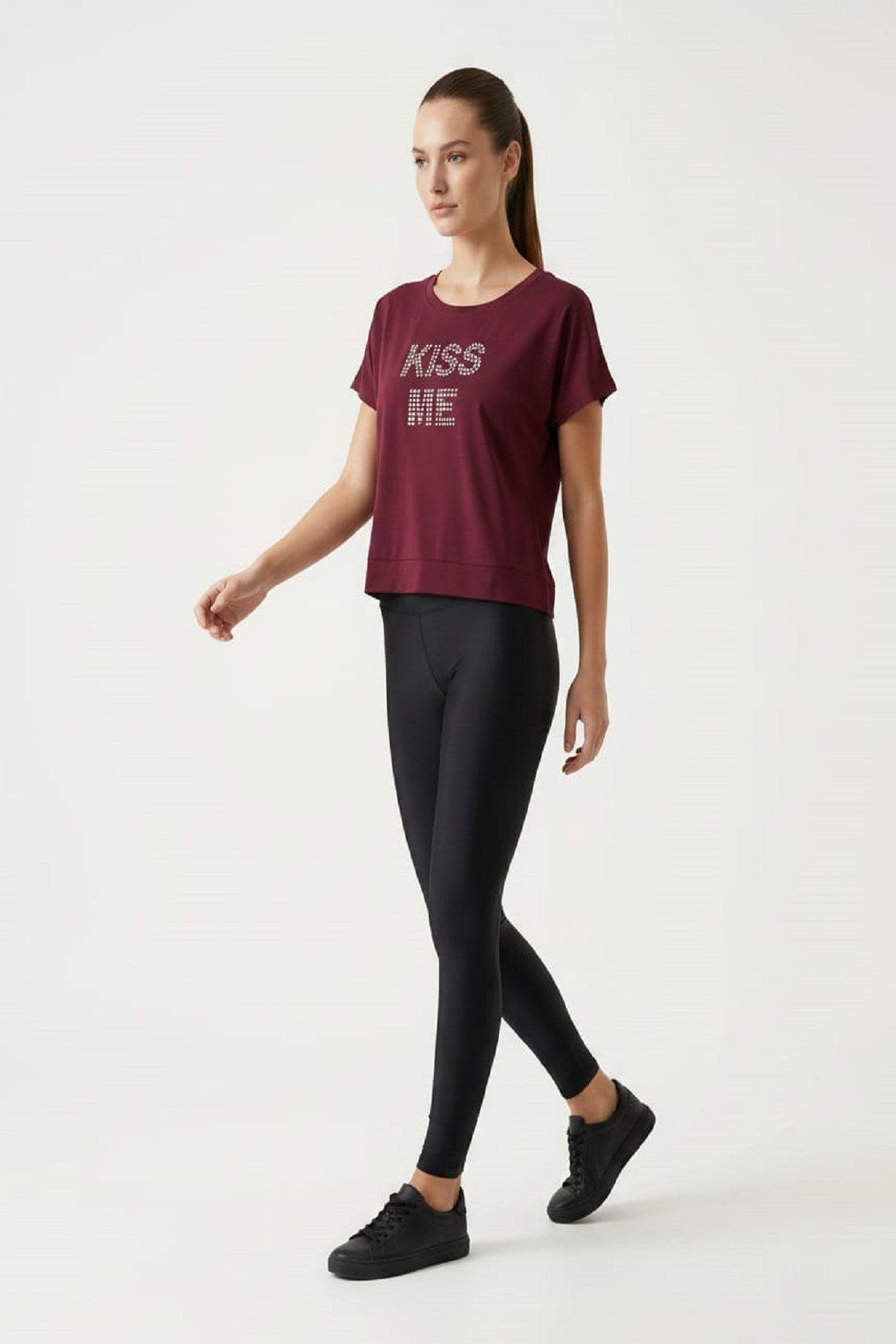 Kadın Kiss Me Taş Baskılı Tshirt Bordo