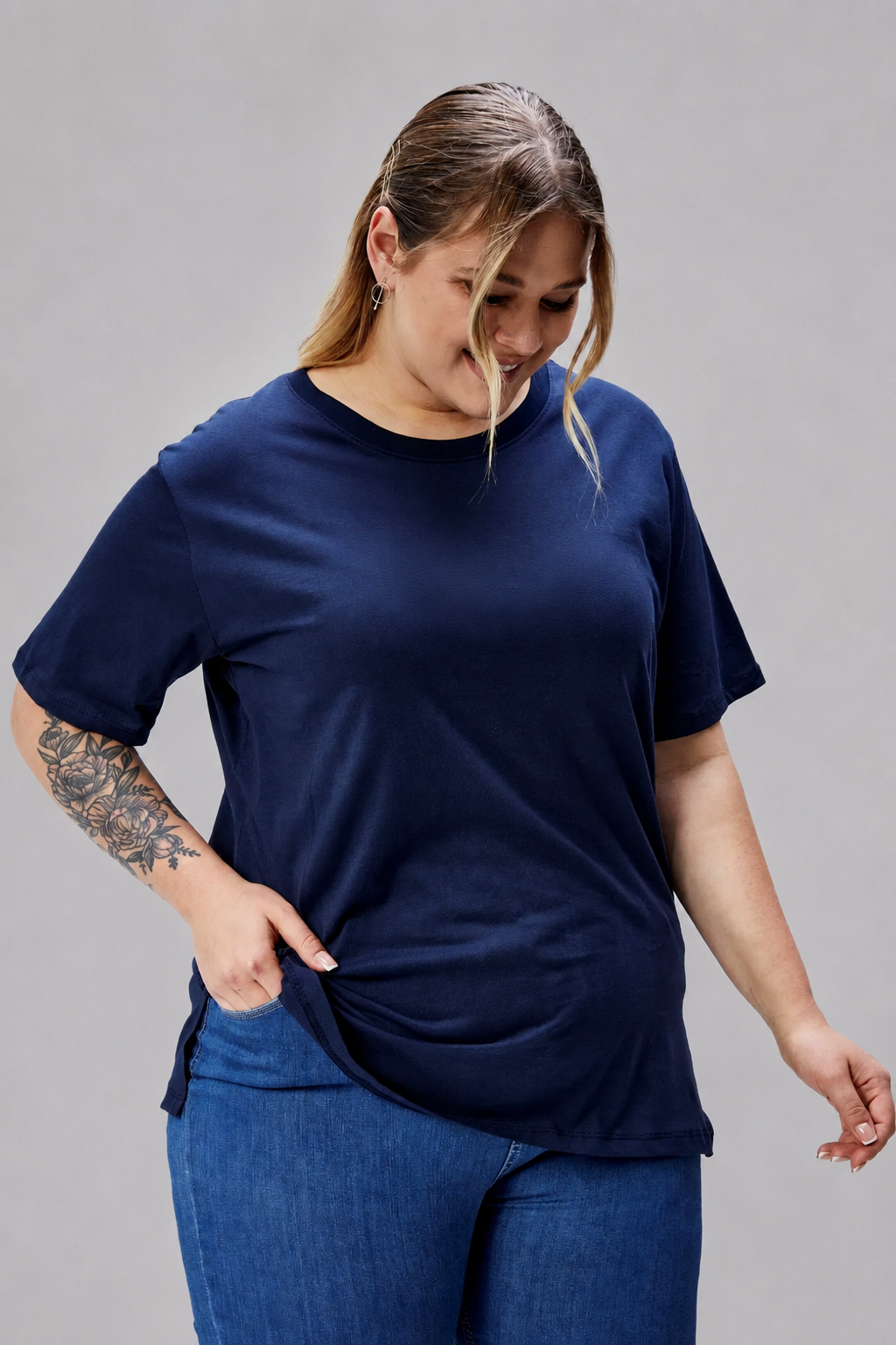 BANEGA Curve Büyük Beden Lacivert Boyfriend Bisiklet Yaka Yırtmaçlı Pamuk Örme T-Shirt