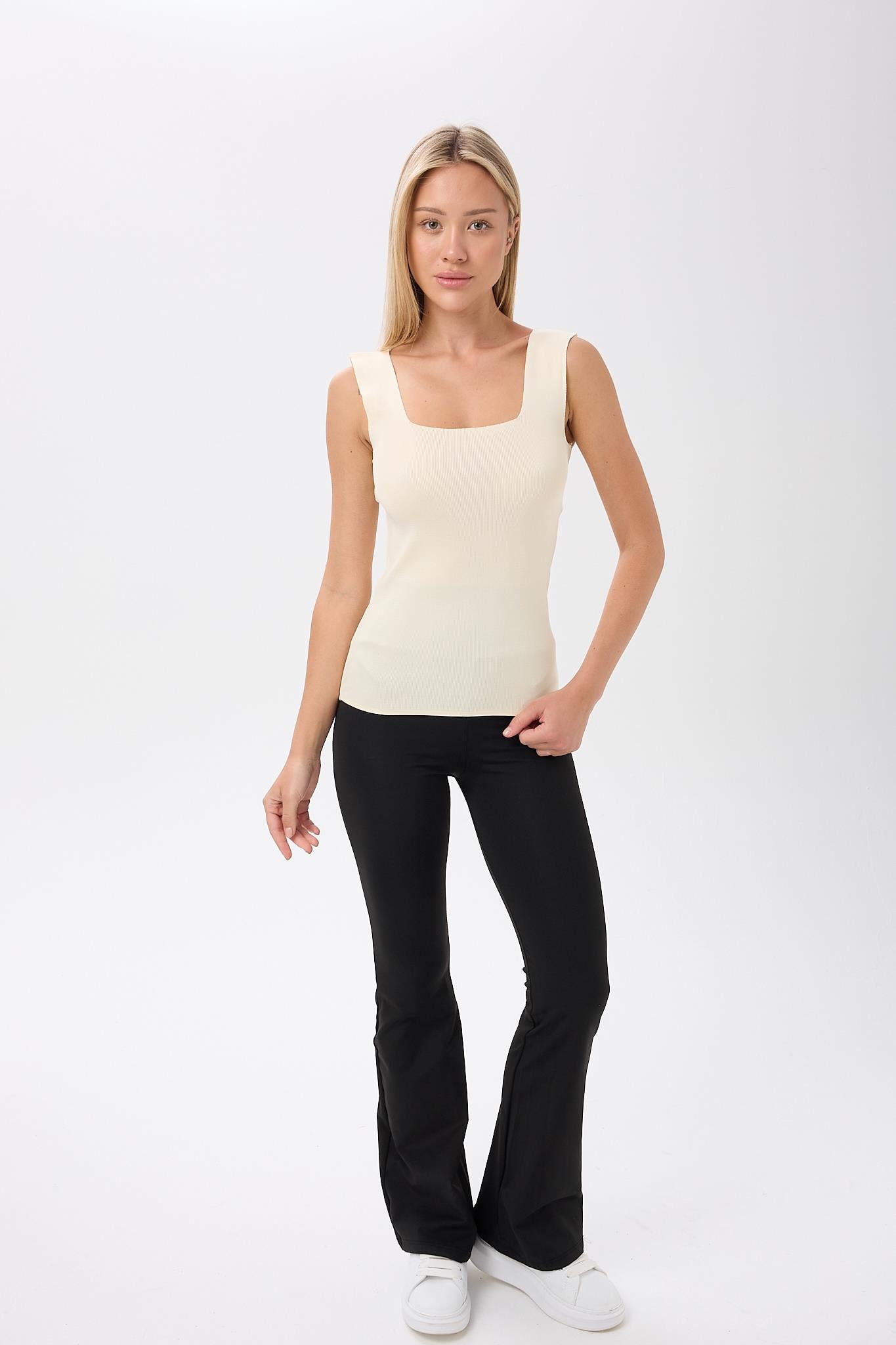 Kadın Kare Yaka Kalın  Askılı Basic Fit Krem Bluz Crop Top