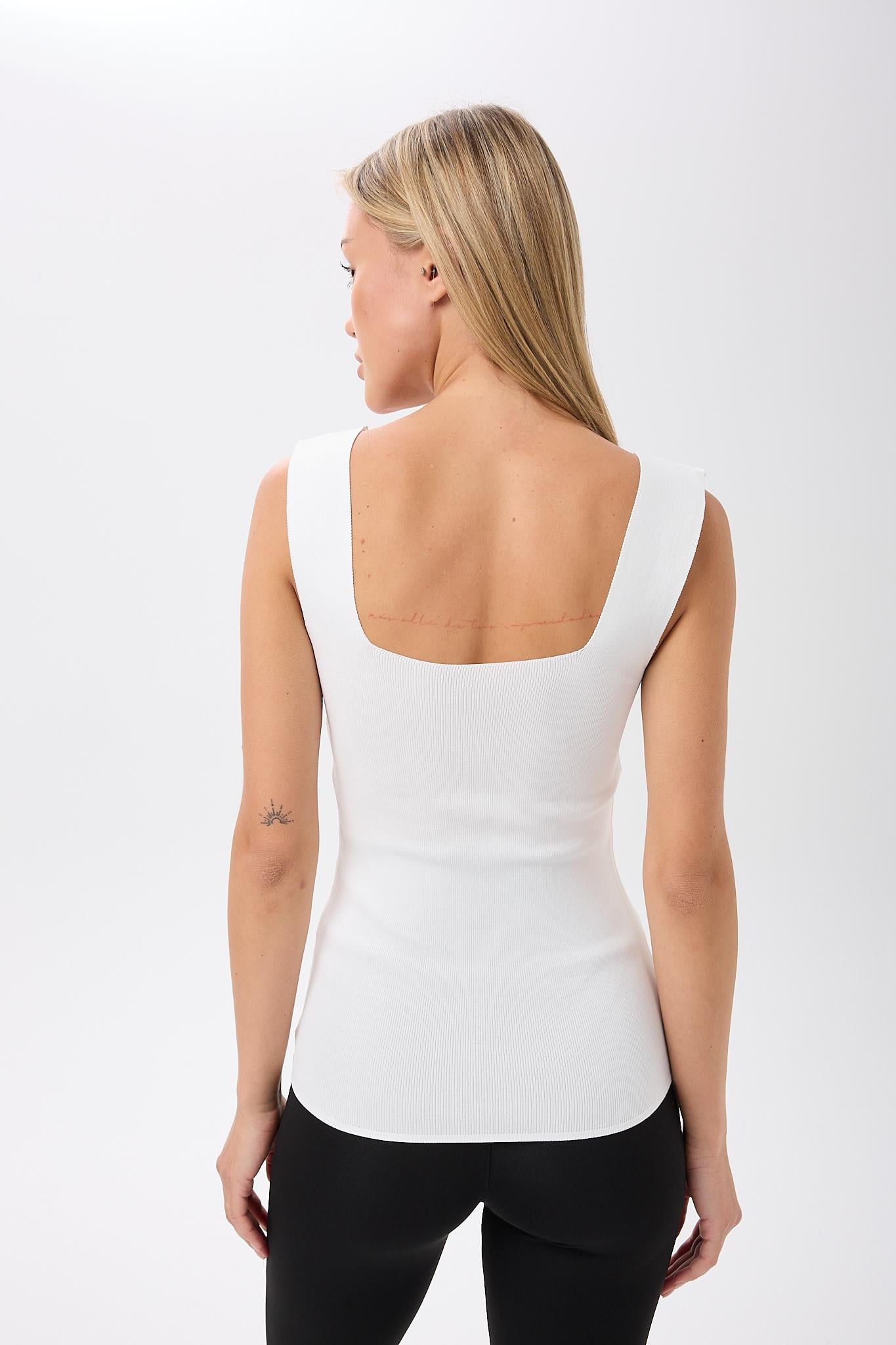 Kadın Kare Yaka Kalın  Askılı Basic Fit Beyaz Bluz Crop Top