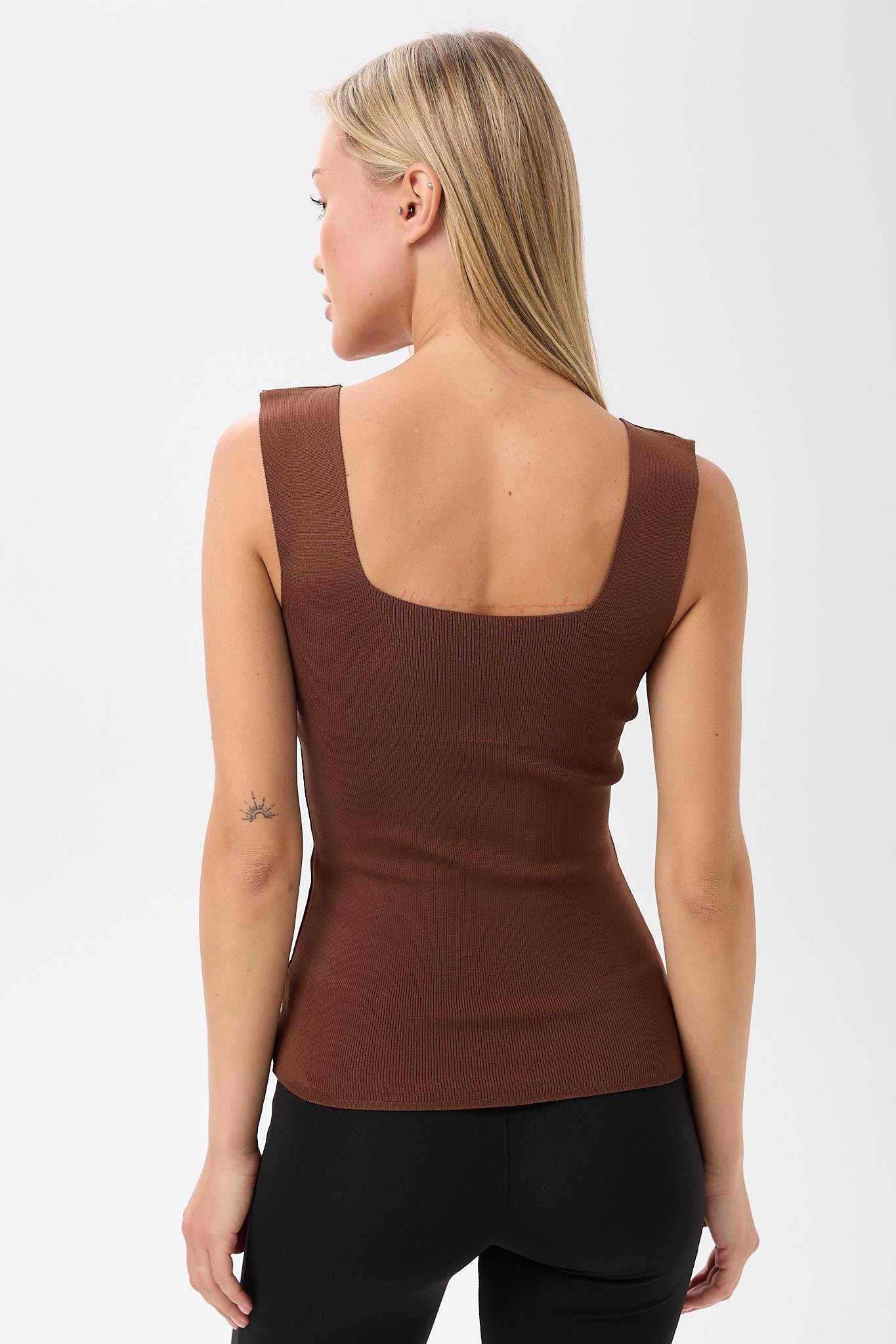 Kadın Kare Yaka Kalın  Askılı Basic Fit Kahve Rengi Bluz Crop Top