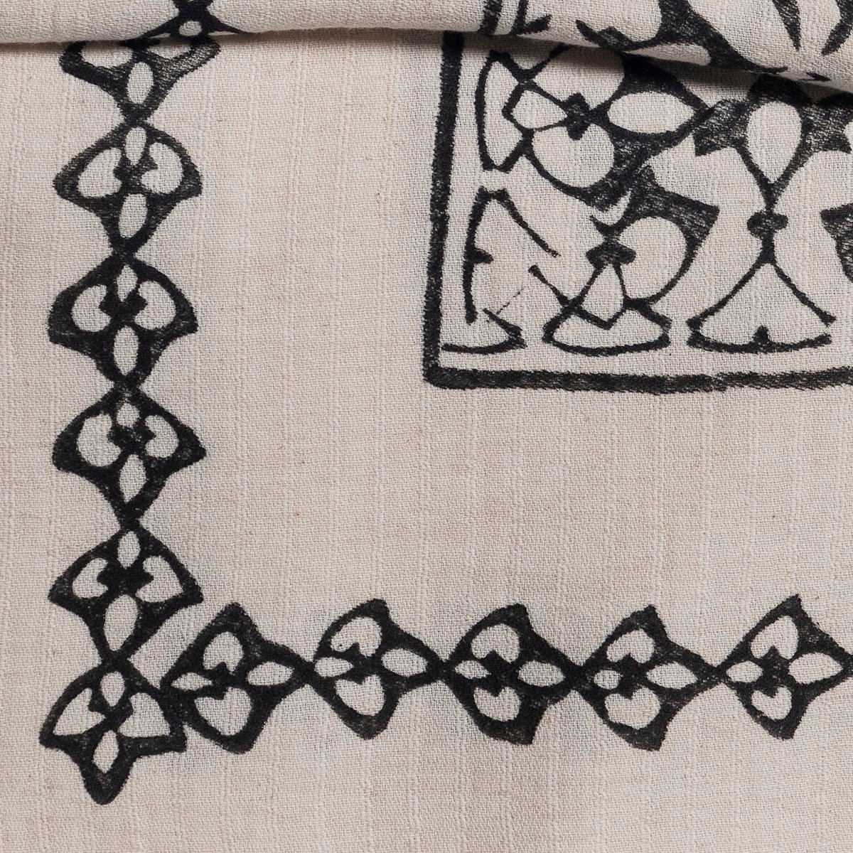 Ayana Throw Natural - Black