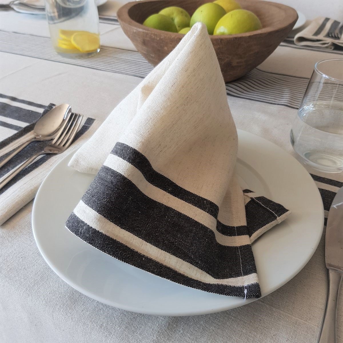 Kara Napkin Natural - Black