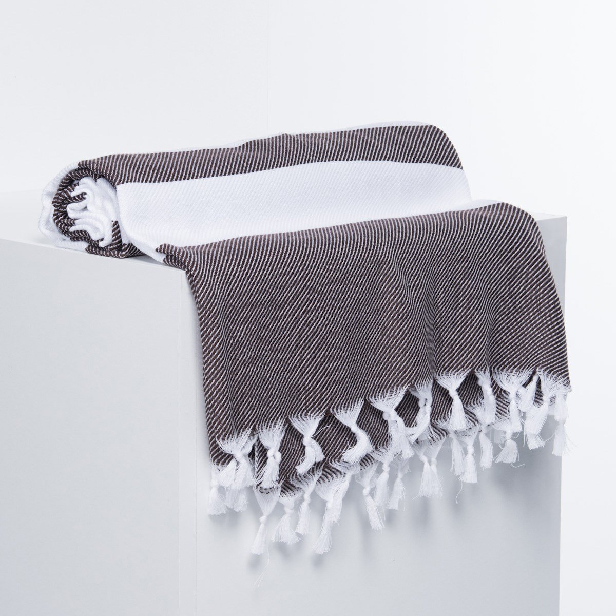Soho Throw White - Brown