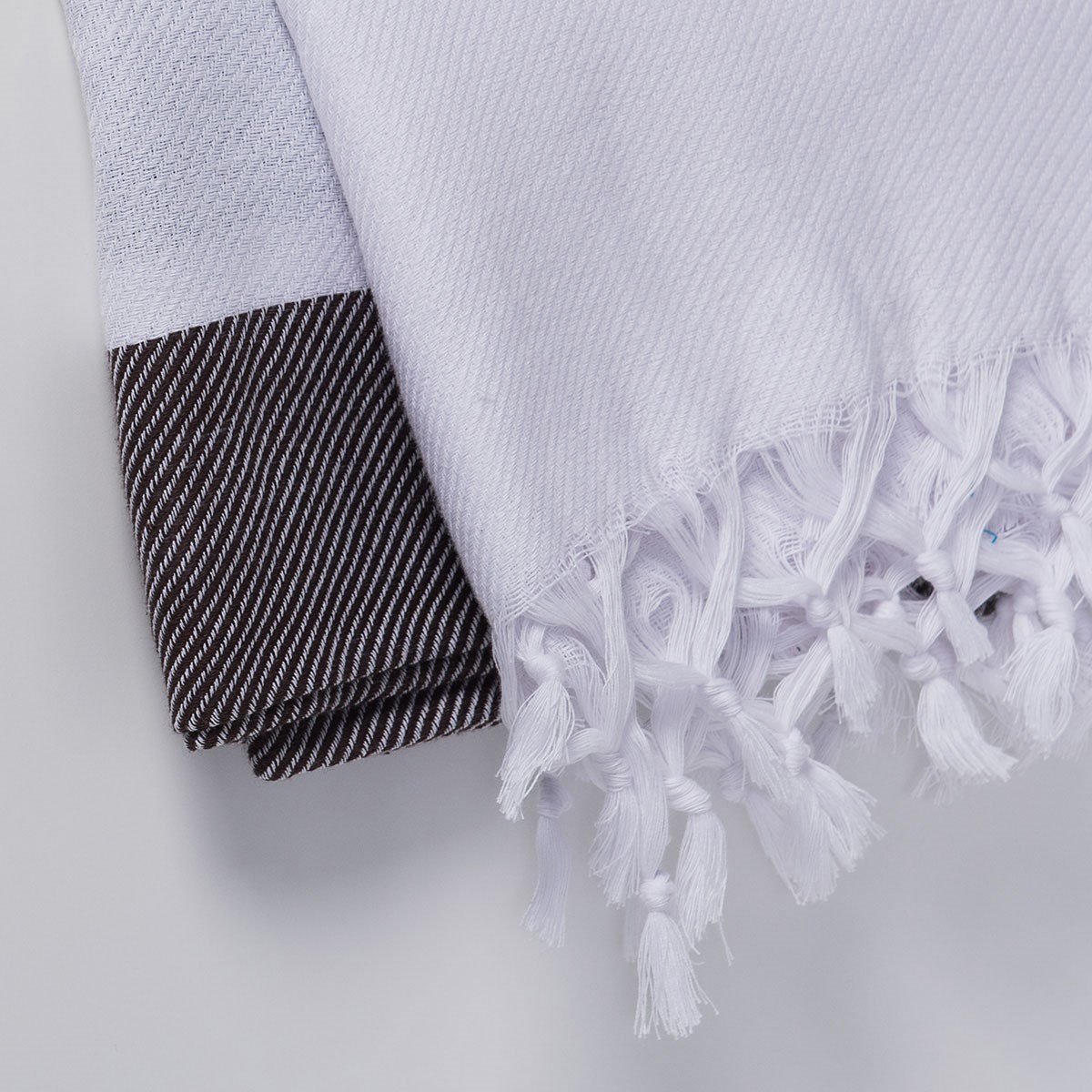 Soho Throw White - Brown