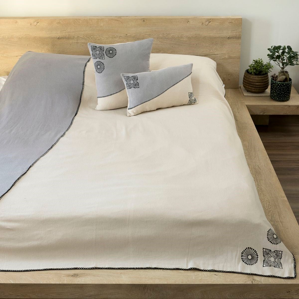 Zarife Throw Taupe - Dark Grey
