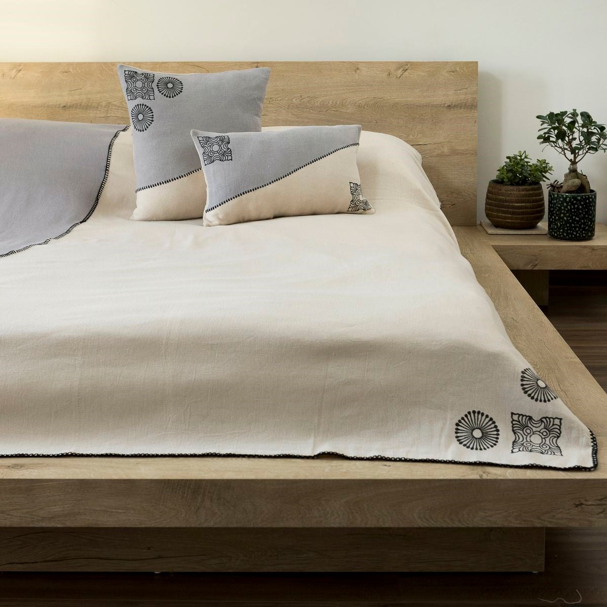 Zarife Throw Taupe - Dark Grey