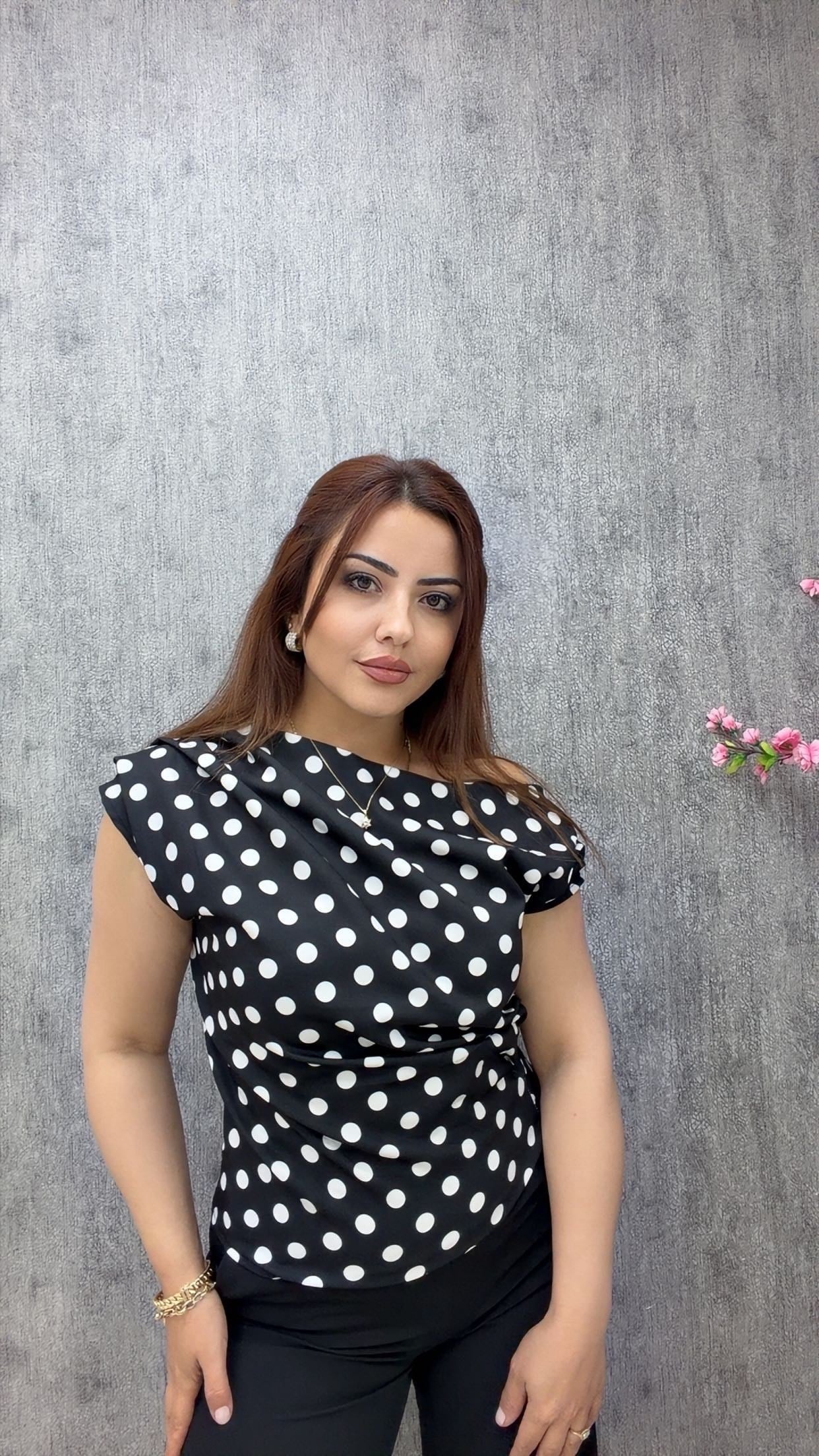 Puantiyeli Düşük Omuz Bluz