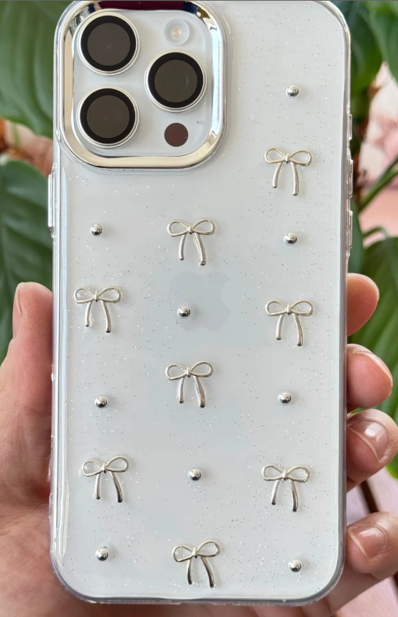 Fibaks Apple iPhone 15 Pro Max Kılıf Fiyonk Desenli Şeffaf Simli Gümüş Kamera Çıkıntılı Parlak Kapak
