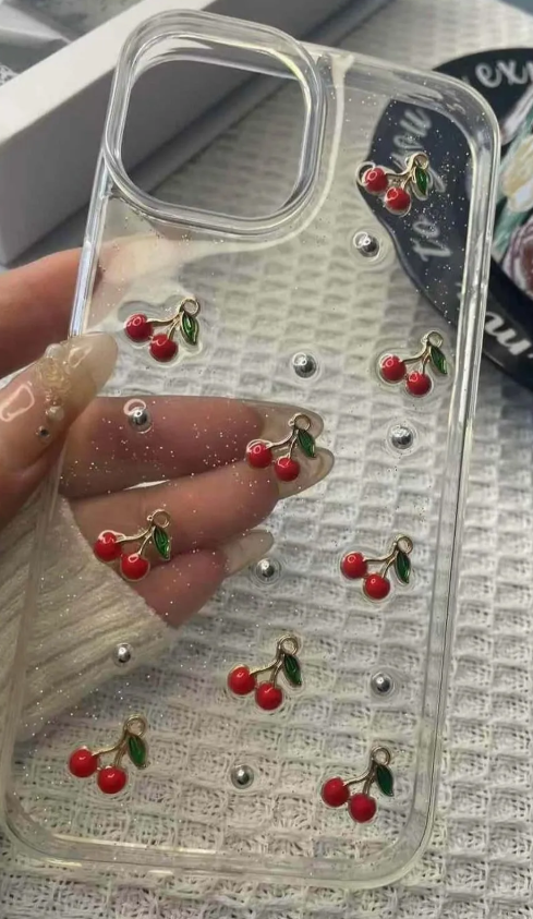 KVK PRİVACY Apple iPhone 15 Uyumlu Epoksi Kiraz Desenli Şeffaf Kılıf Simli Darbeye Karşı Dayanıklı Kapak