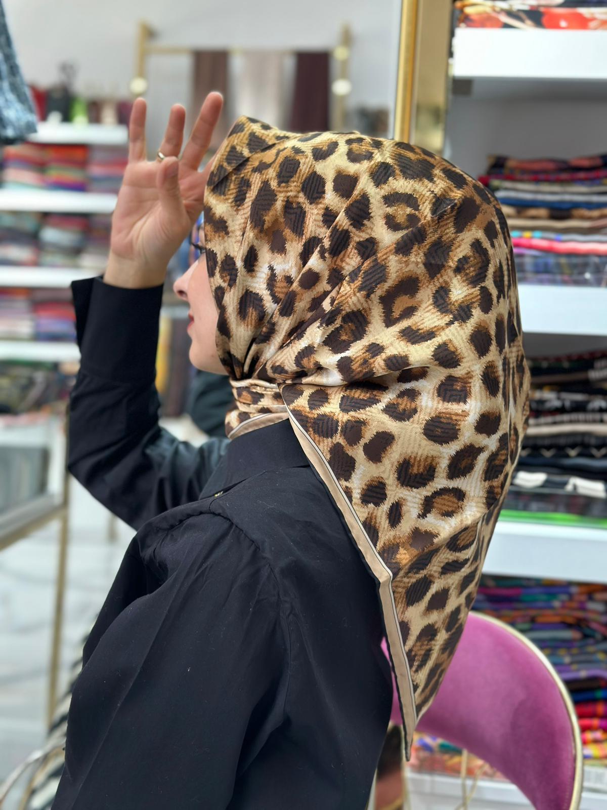 Armine İpek Eşarp 01