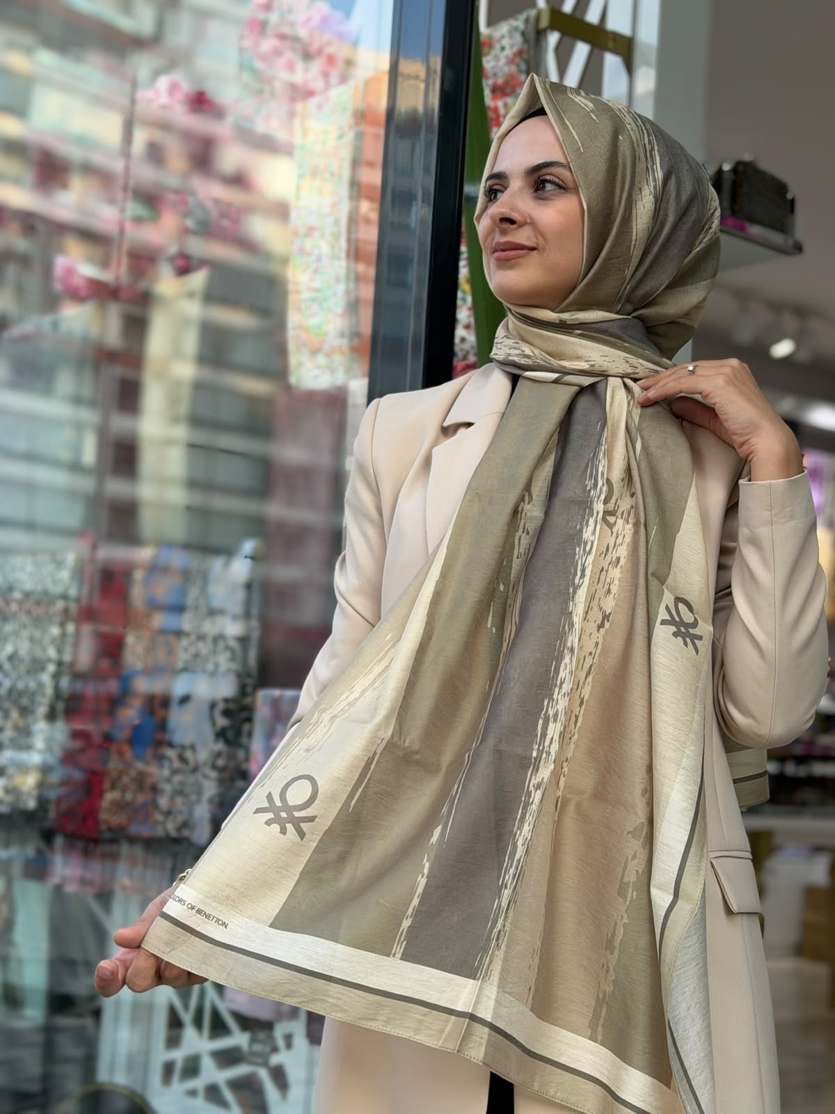 Benetton Desenli Şal Bej Rengi (Yeni Sezon)
