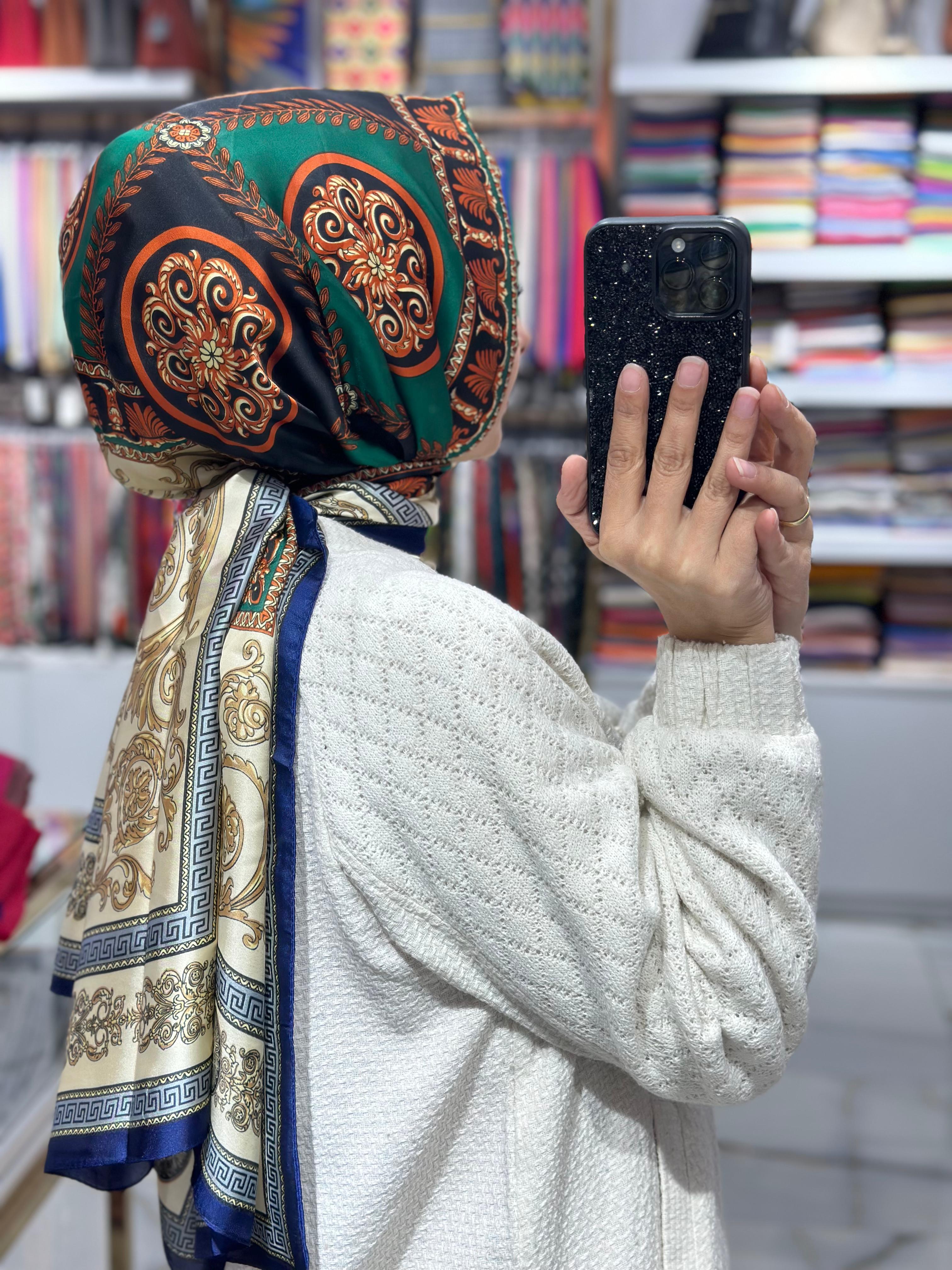 Desenli ipek şal Versace (Zümrüt)