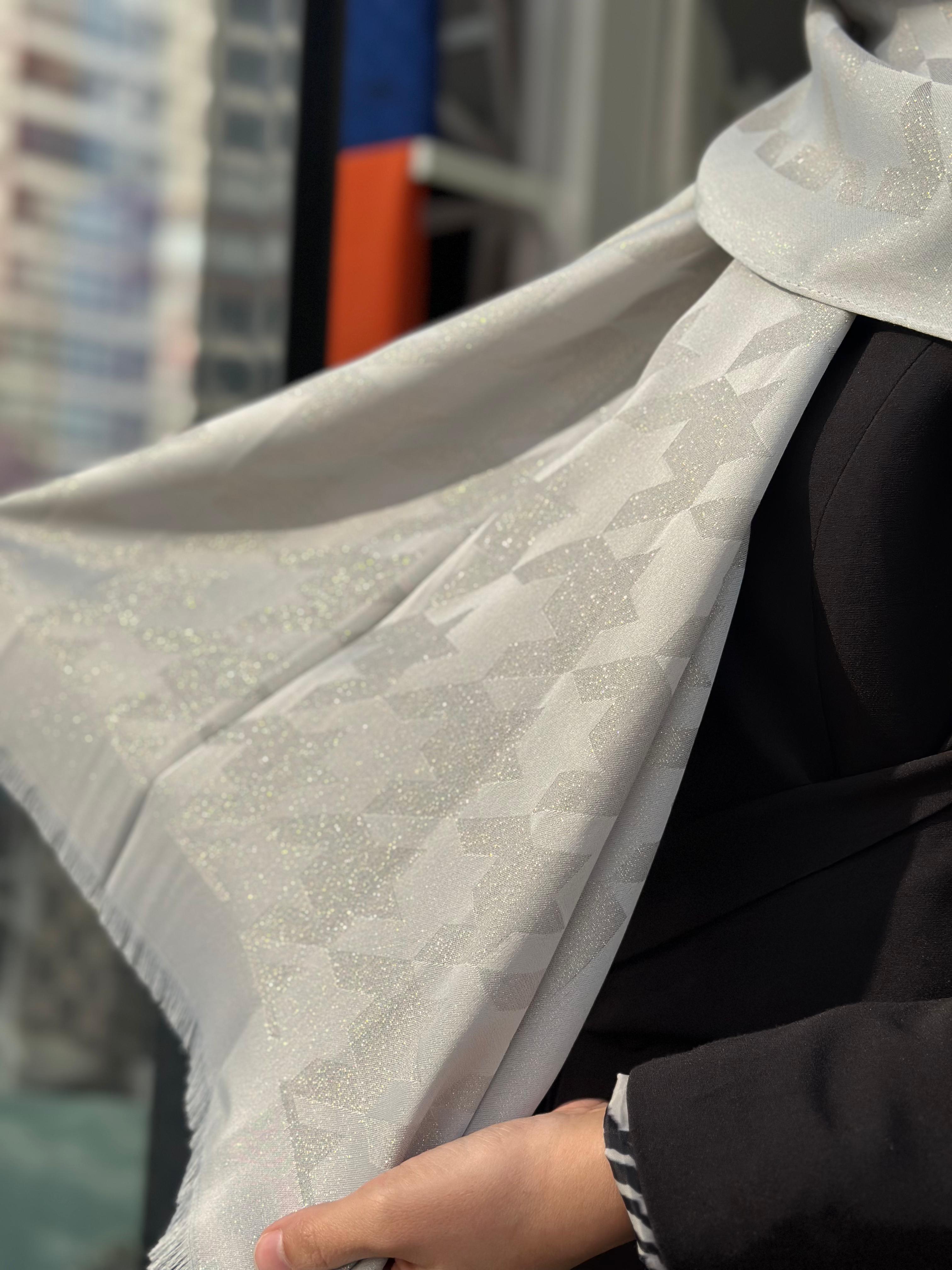 İthal Kazayağı Simli Şal Gümüş Rengi