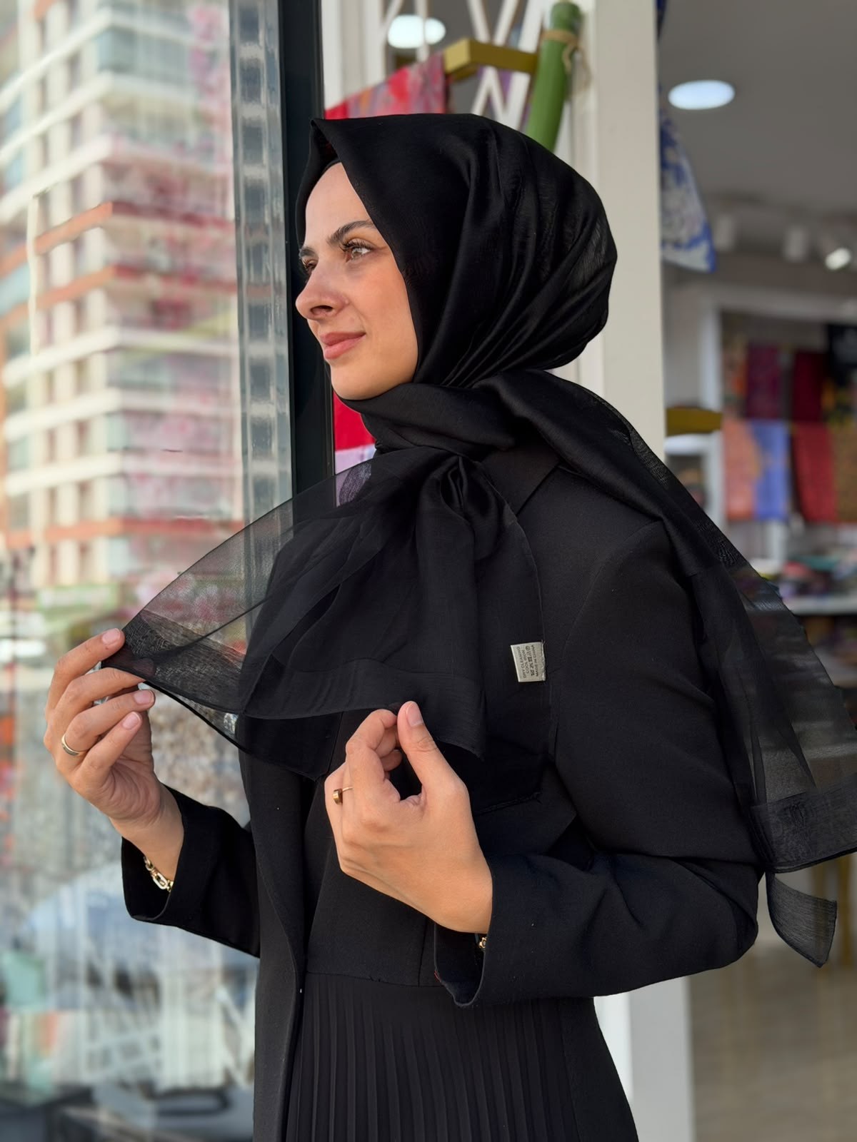 İthal Ucu Tül Şal Siyah Rengi